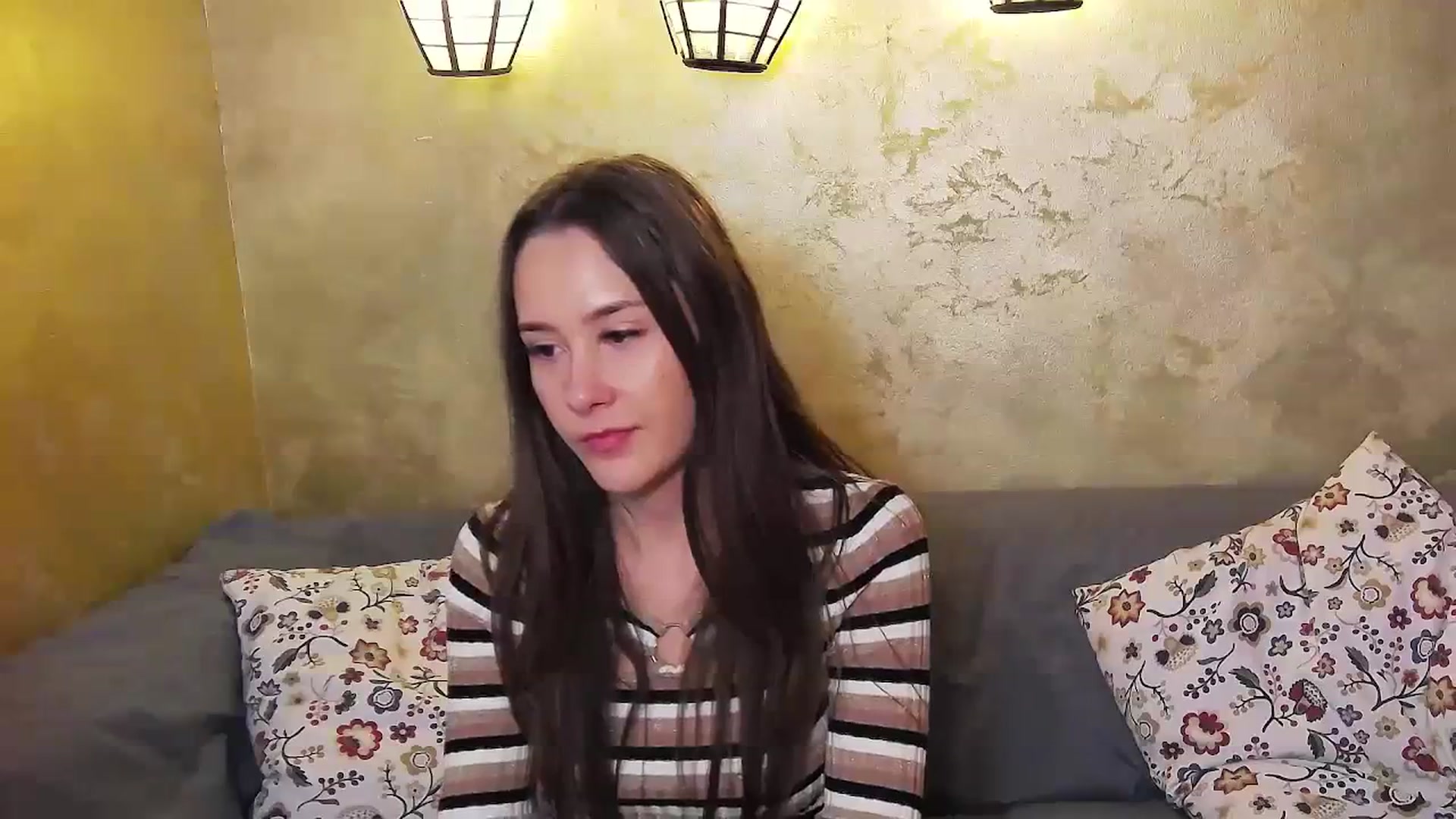 Gallery image thumbnail from Radiance's myfreecams stream on, 01/14/2024, 17:43 image 8 of 20