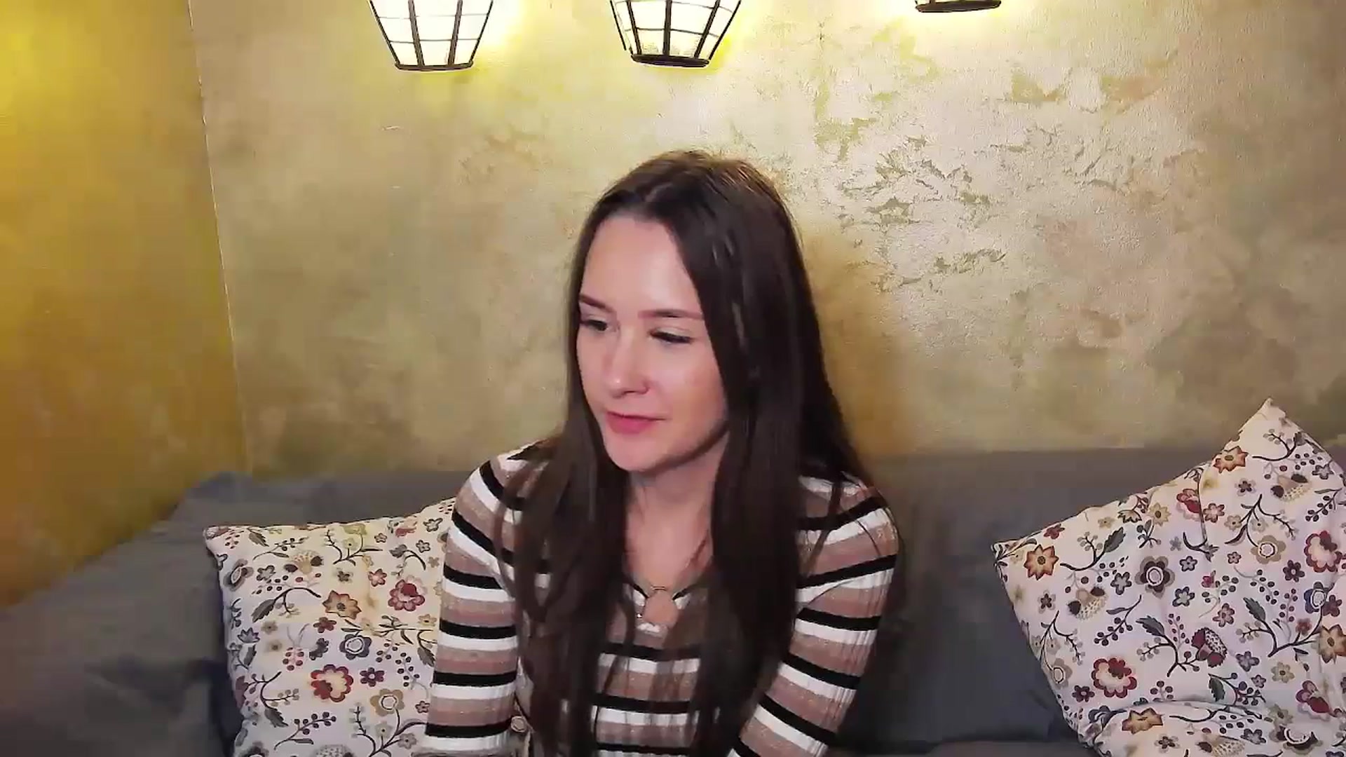 Gallery image thumbnail from Radiance's myfreecams stream on, 01/14/2024, 17:43 image 10 of 20