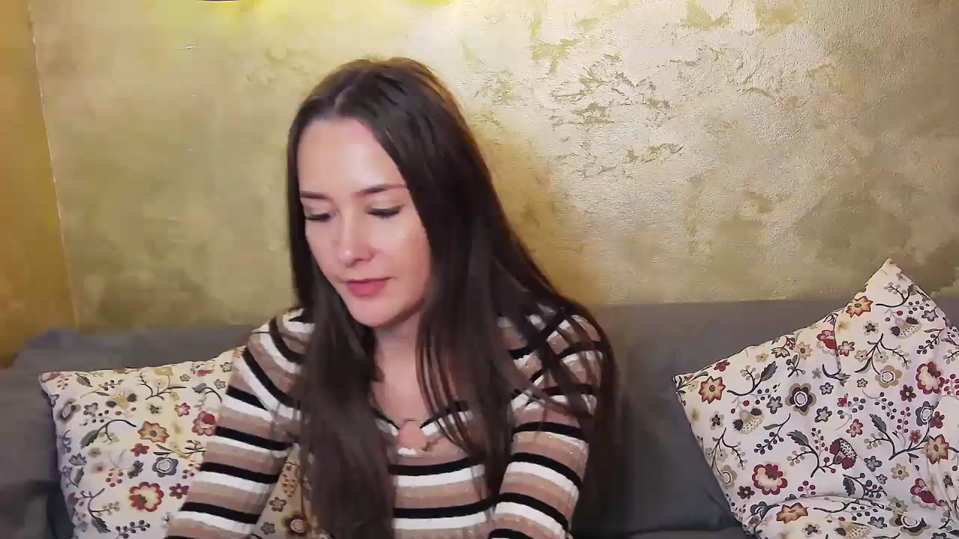 Gallery image thumbnail from Radiance's myfreecams stream on, 01/14/2024, 18:23 image 20 of 20