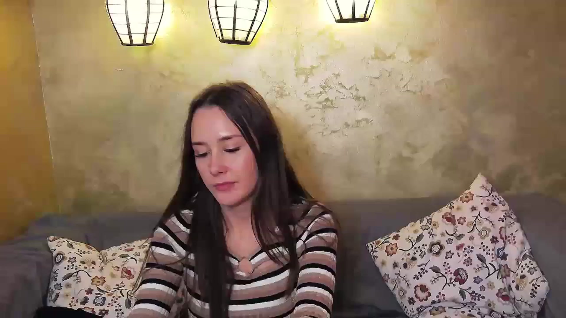 Gallery image thumbnail from Radiance's myfreecams stream on, 01/14/2024, 21:24 image 14 of 20