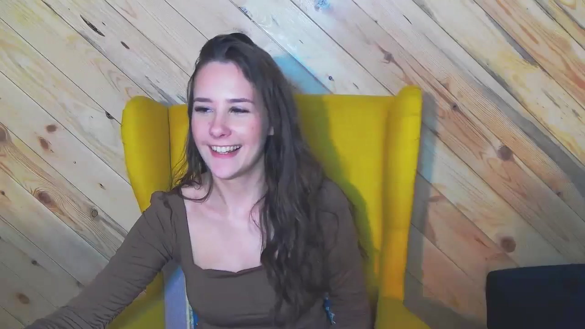 Gallery image thumbnail from Radiance's myfreecams stream on, 01/16/2024, 18:33 image 17 of 20