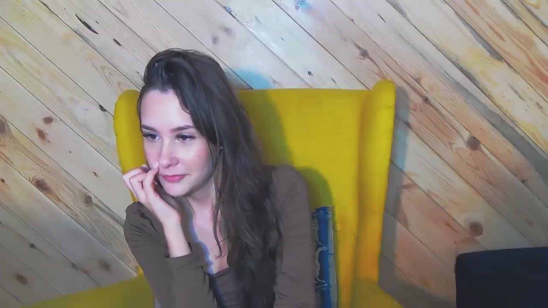 Gallery image thumbnail from Radiance's myfreecams stream on, 01/16/2024, 18:33 image 15 of 20