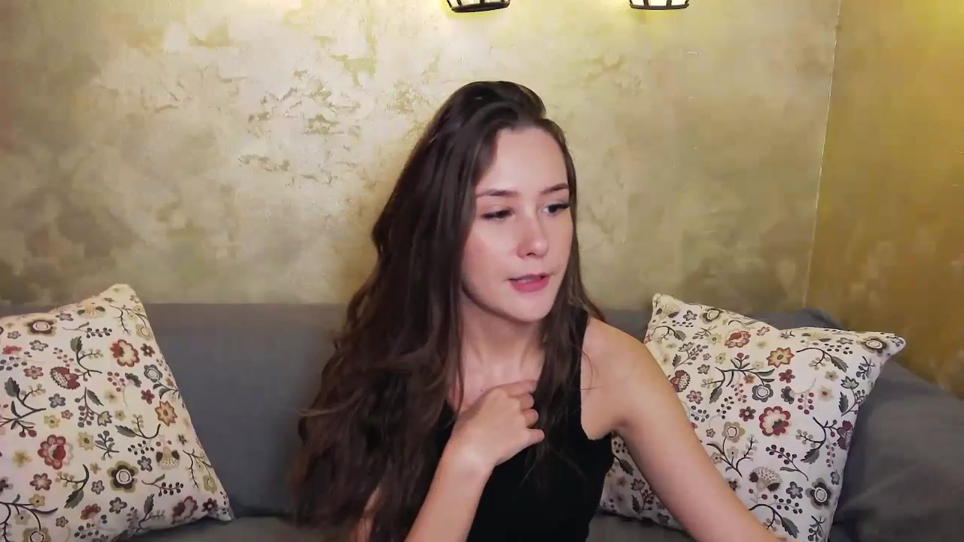 Gallery image thumbnail from Radiance's myfreecams stream on, 01/17/2024, 18:37 image 3 of 20