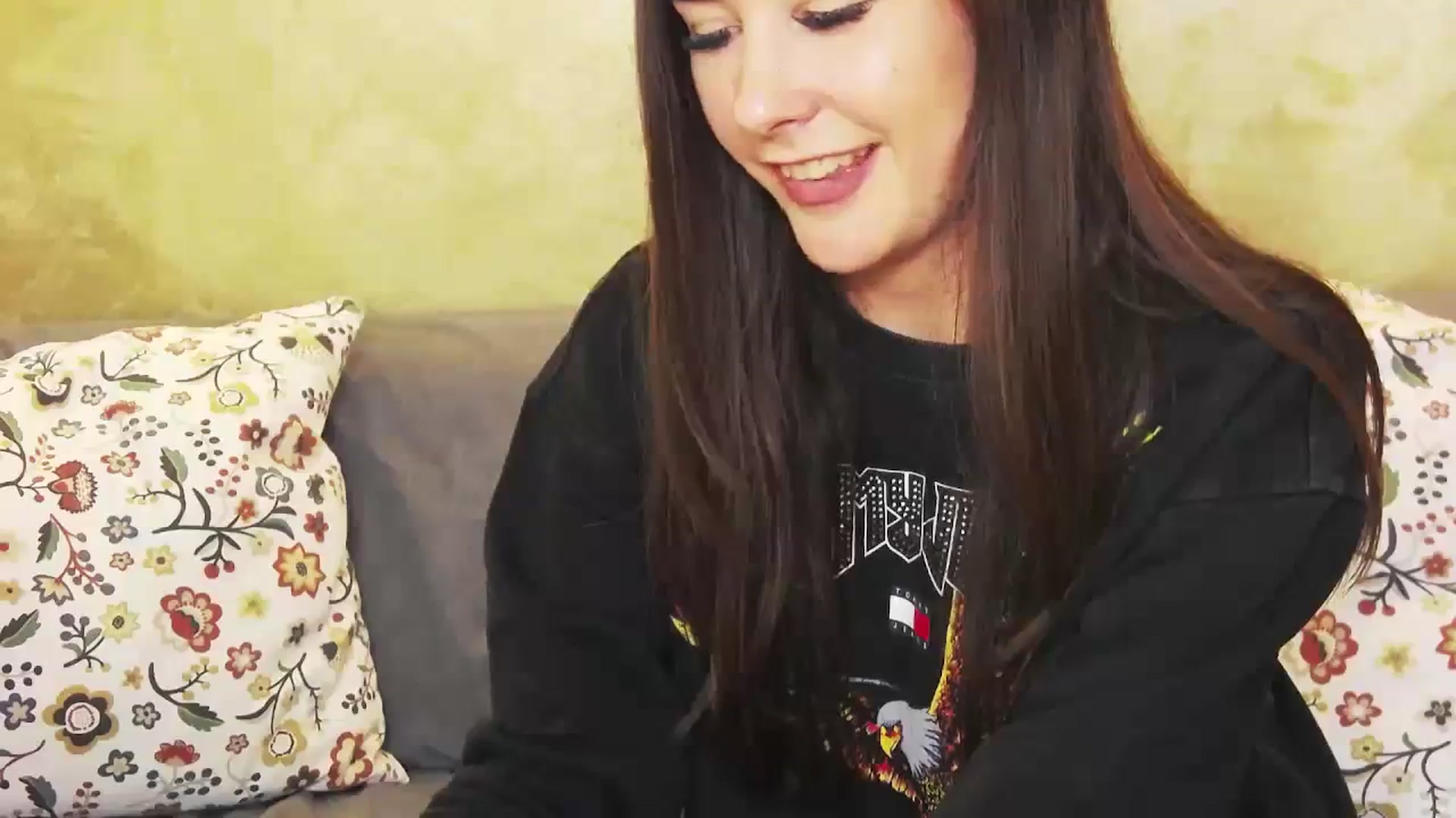 Gallery image thumbnail from Radiance's myfreecams stream on, 02/11/2024, 16:32 image 19 of 20