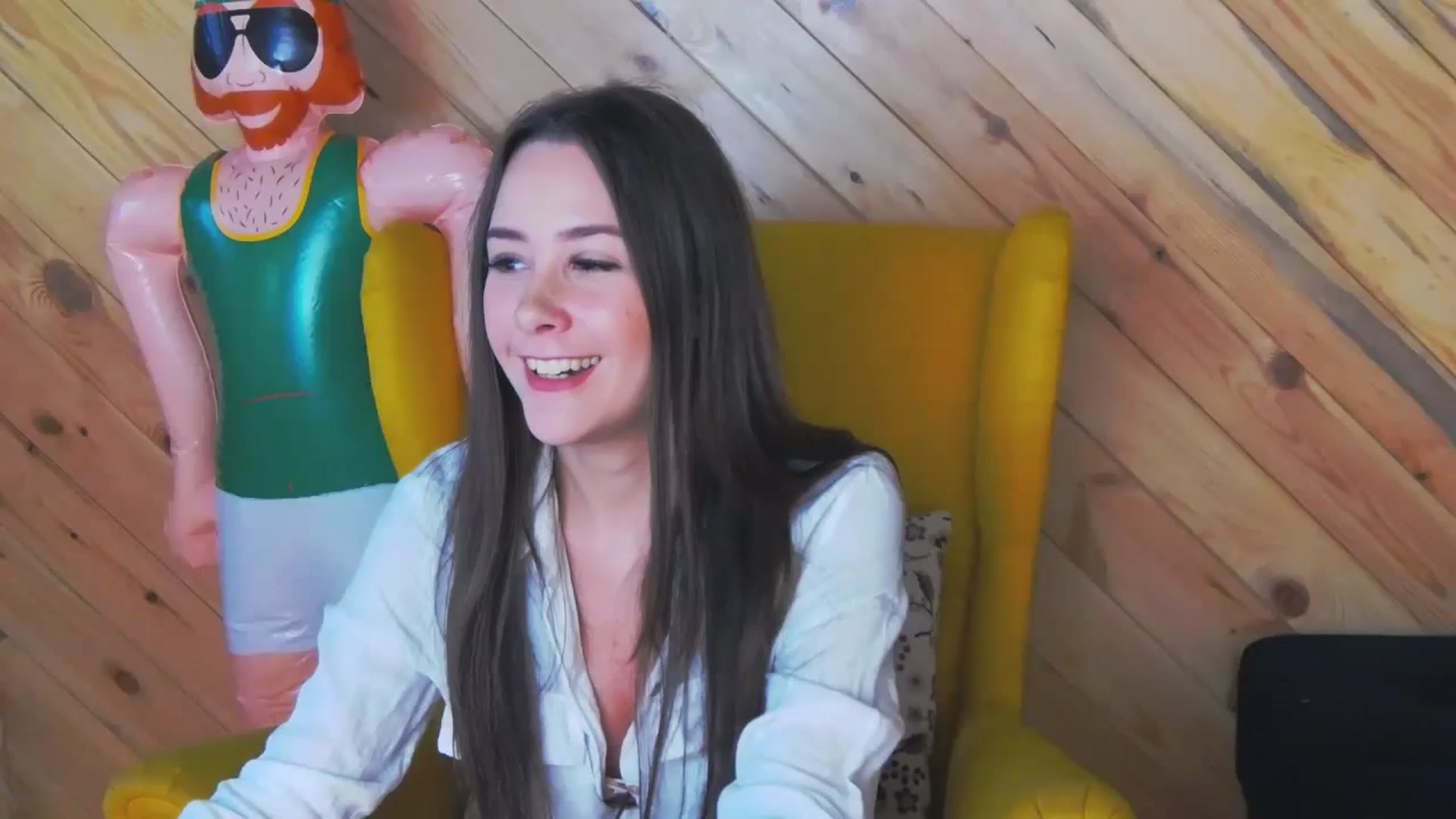 Gallery image thumbnail from Radiance's myfreecams stream on, 02/21/2024, 14:59 image 2 of 20