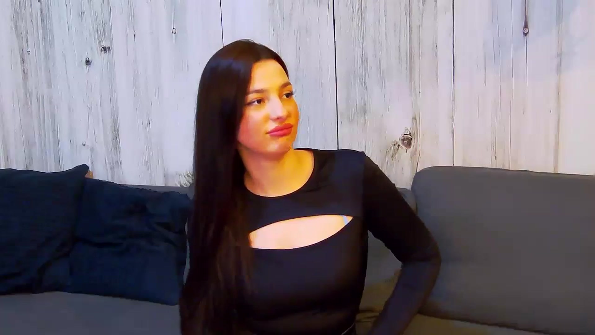 Gallery image thumbnail from Radiance's myfreecams stream on, 03/15/2024, 17:13 image 7 of 20