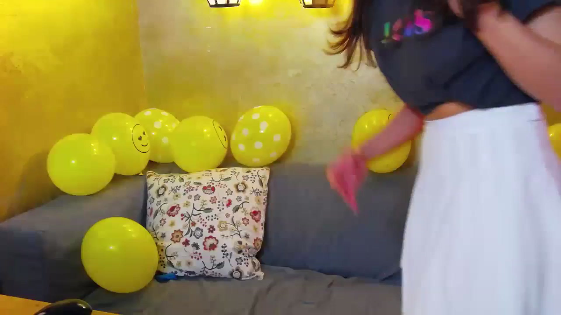 Gallery image thumbnail from Radiance's myfreecams stream on, 04/12/2024, 13:35 image 1 of 20