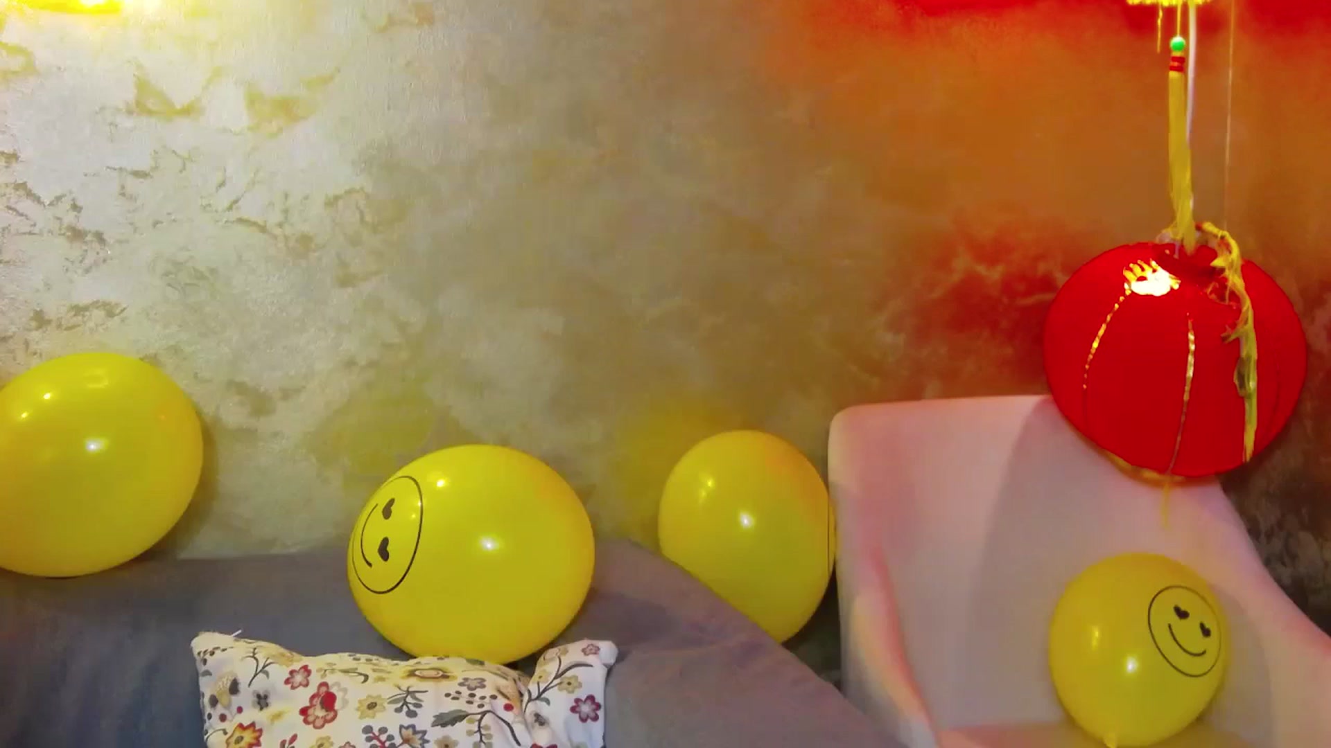 Gallery image thumbnail from Radiance's myfreecams stream on, 04/12/2024, 13:35 image 12 of 20