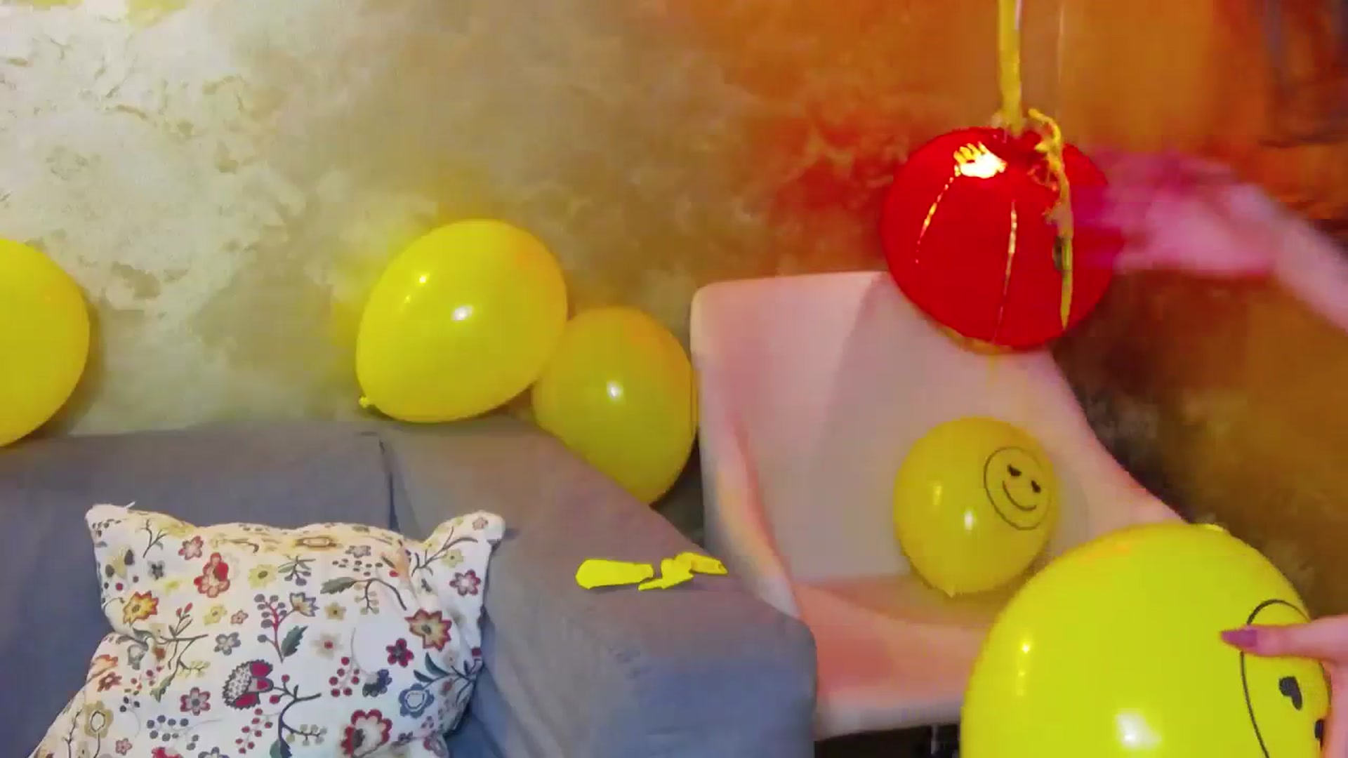 Gallery image thumbnail from Radiance's myfreecams stream on, 04/12/2024, 13:35 image 7 of 20
