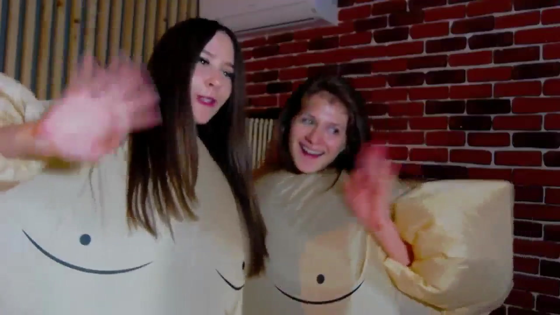 Gallery image thumbnail from Radiance's myfreecams stream on, 04/14/2024, 16:53 image 15 of 20