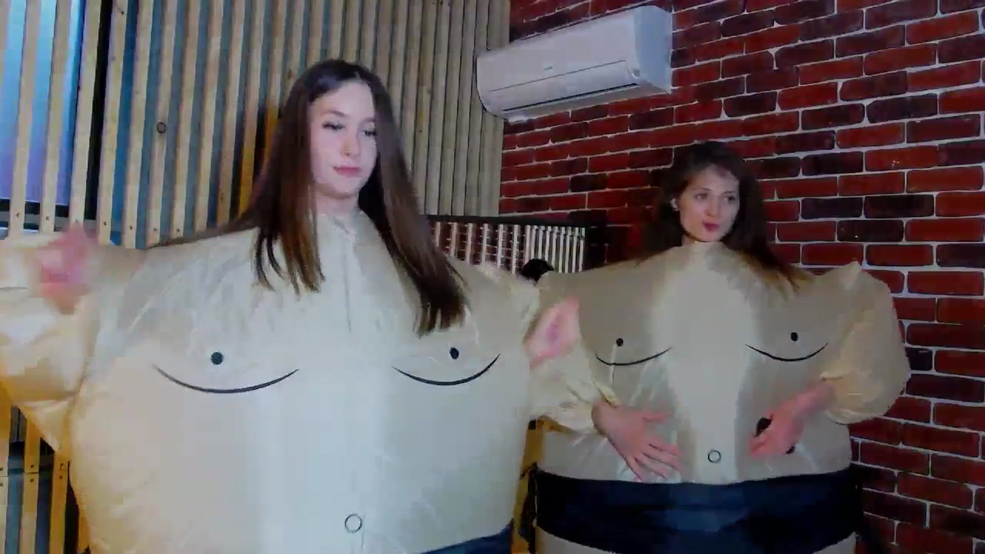 Gallery image thumbnail from Radiance's myfreecams stream on, 04/14/2024, 16:53 image 13 of 20