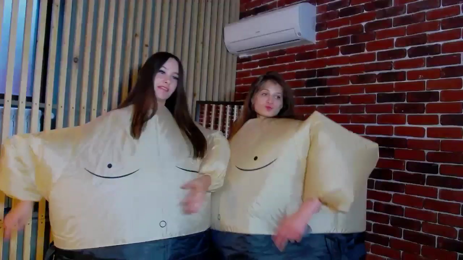 Gallery image thumbnail from Radiance's myfreecams stream on, 04/14/2024, 16:53 image 12 of 20