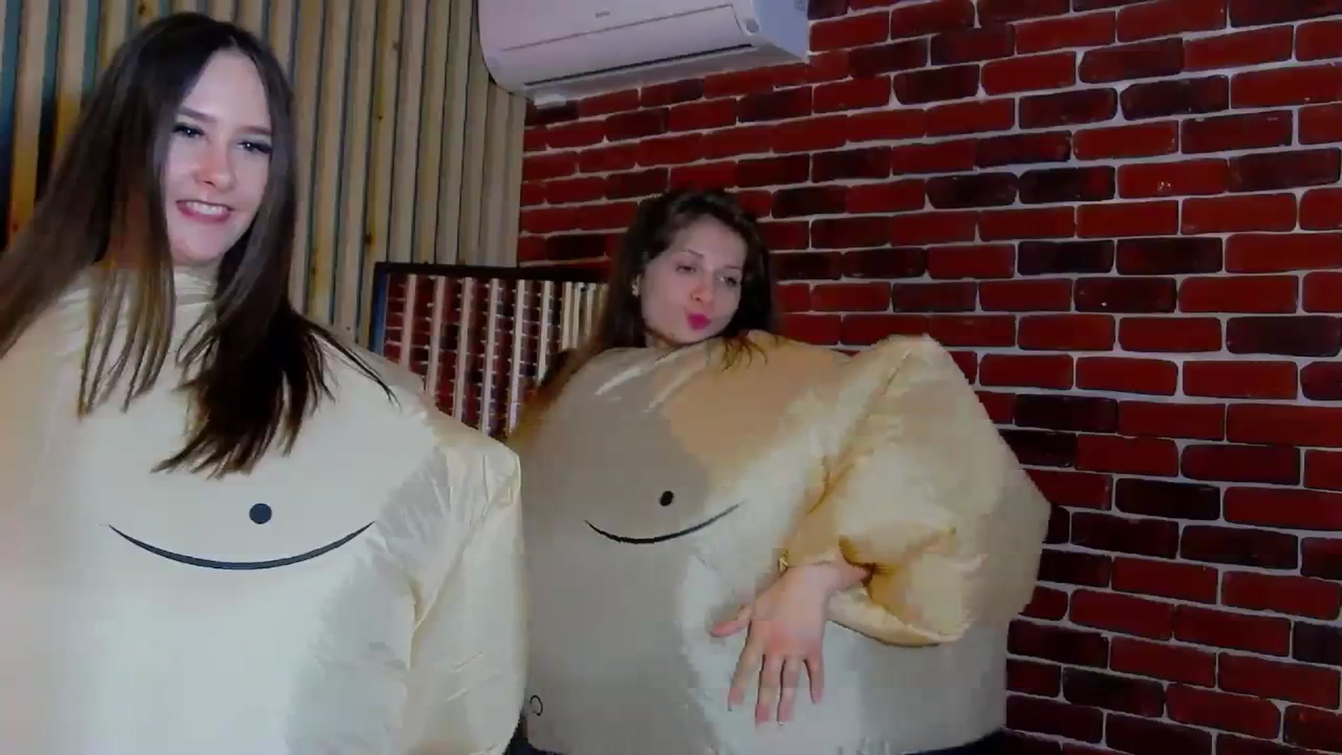 Gallery image thumbnail from Radiance's myfreecams stream on, 04/14/2024, 16:53 image 16 of 20