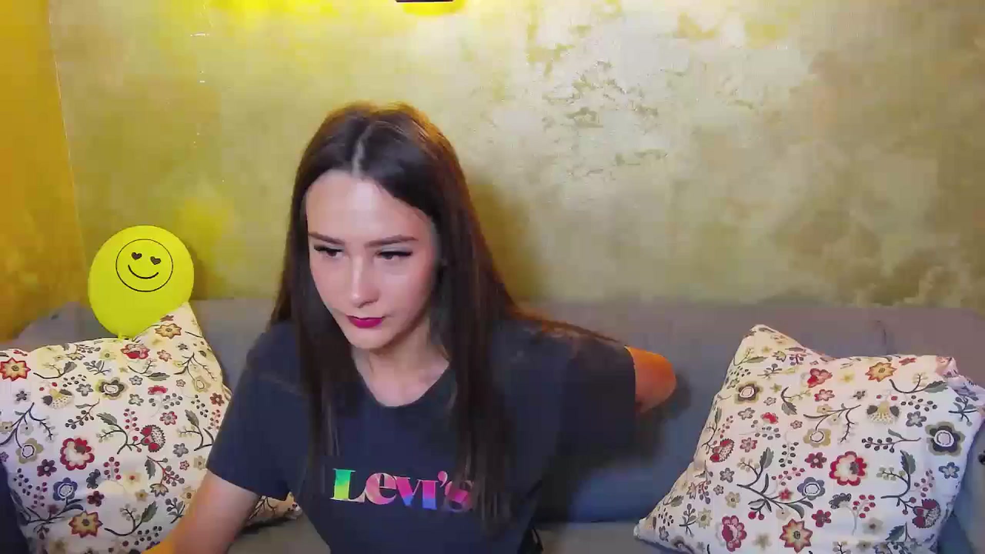 Gallery image thumbnail from Radiance's myfreecams stream on, 04/20/2024, 13:38 image 9 of 20