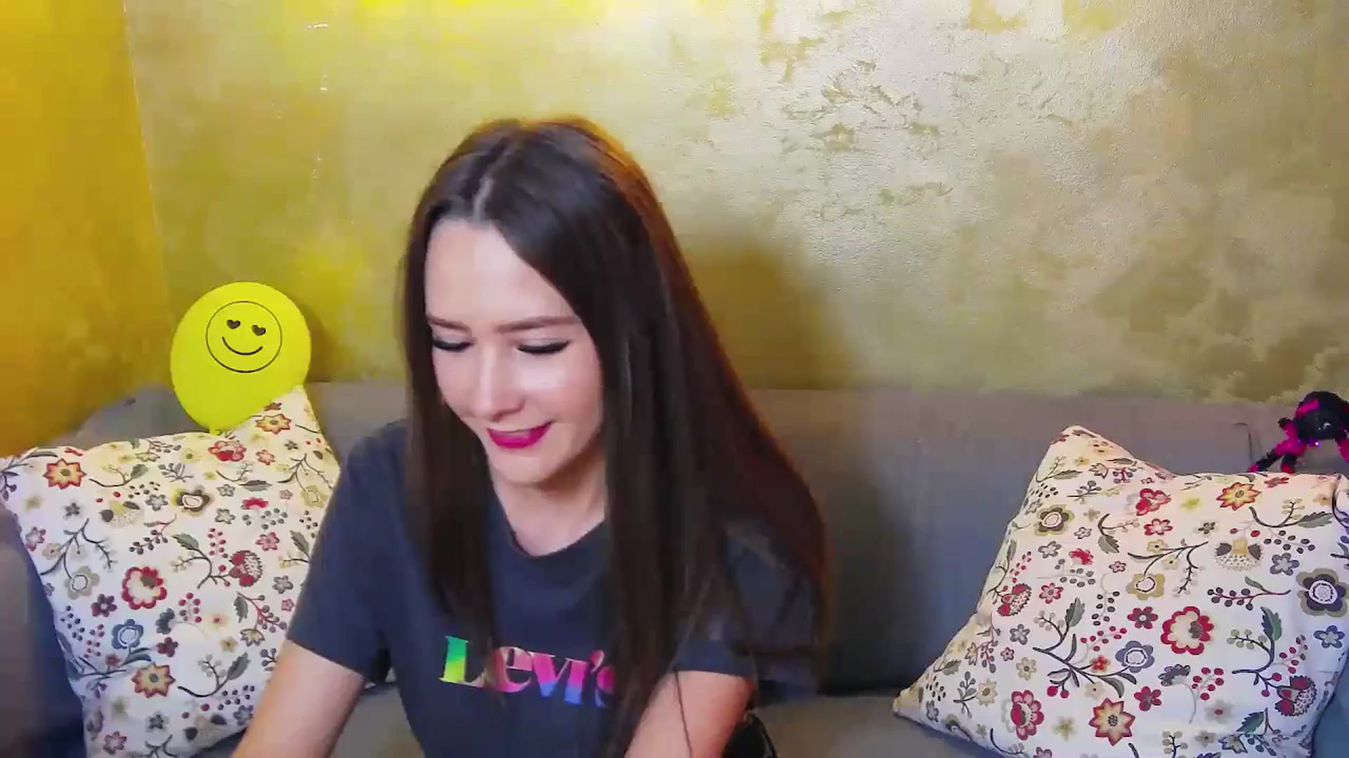 Gallery image thumbnail from Radiance's myfreecams stream on, 04/20/2024, 15:17 image 4 of 20