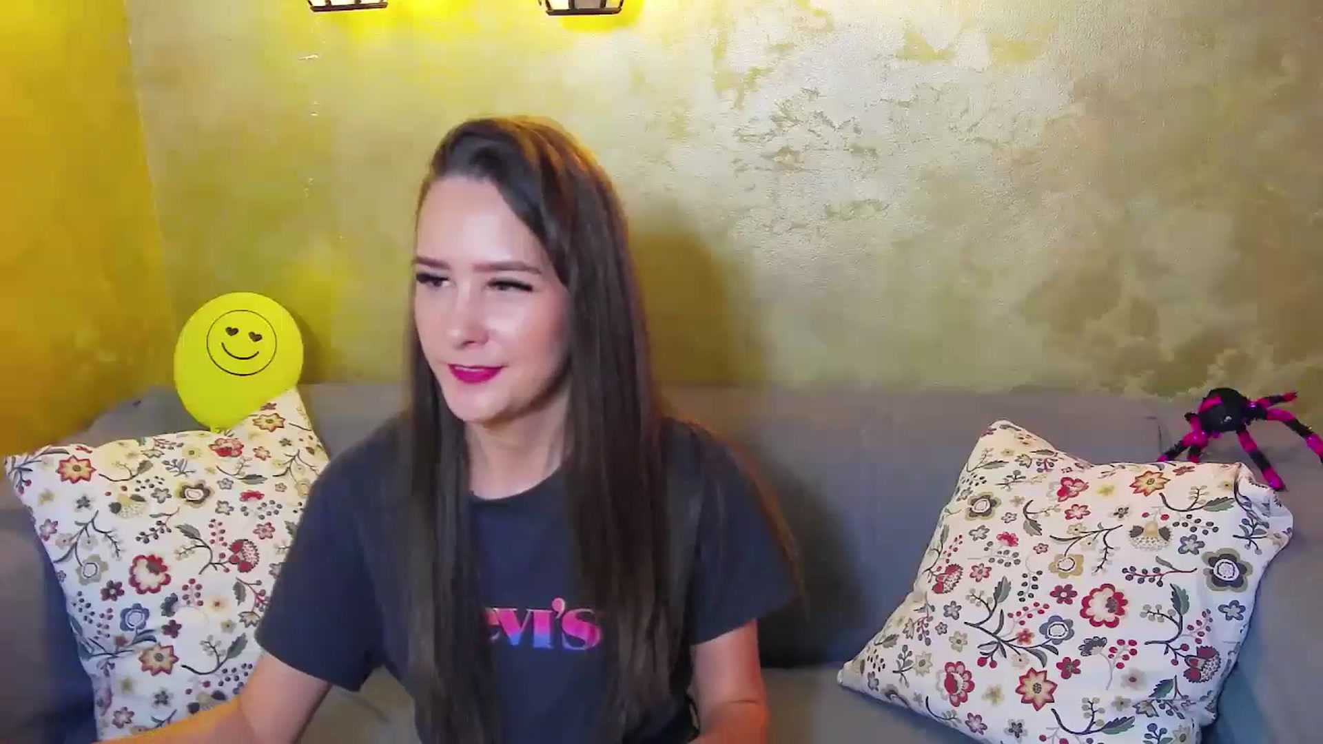 Gallery image thumbnail from Radiance's myfreecams stream on, 04/20/2024, 16:19 image 3 of 20