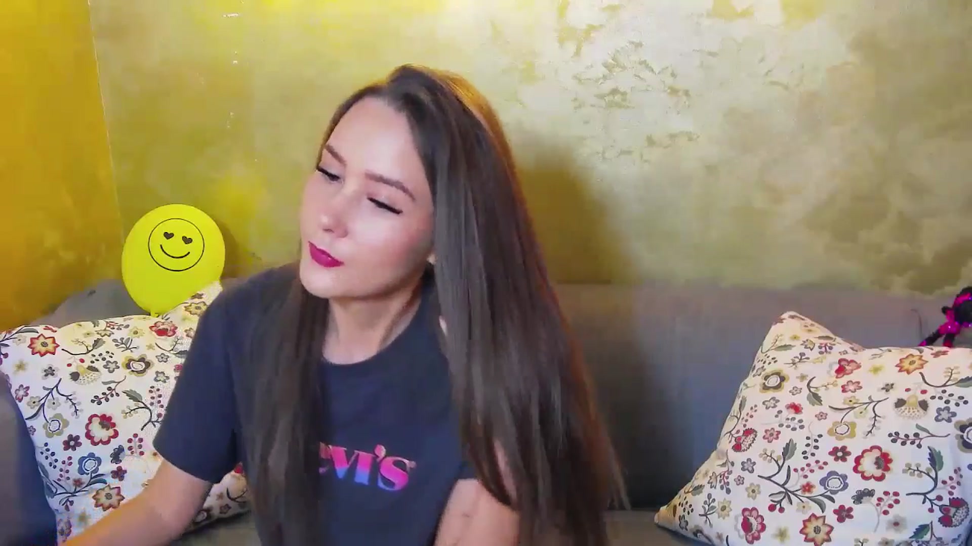 Gallery image thumbnail from Radiance's myfreecams stream on, 04/20/2024, 16:19 image 10 of 20