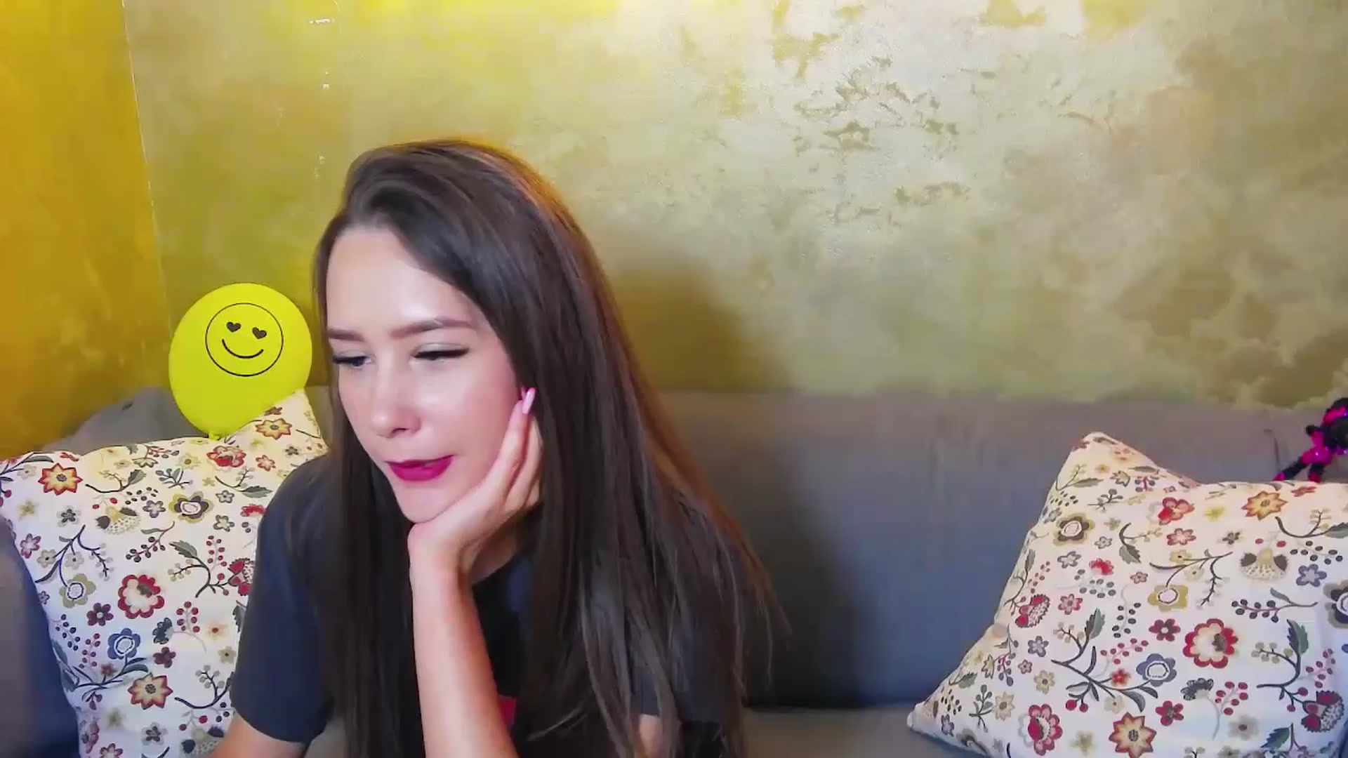 Gallery image thumbnail from Radiance's myfreecams stream on, 04/20/2024, 16:19 image 8 of 20
