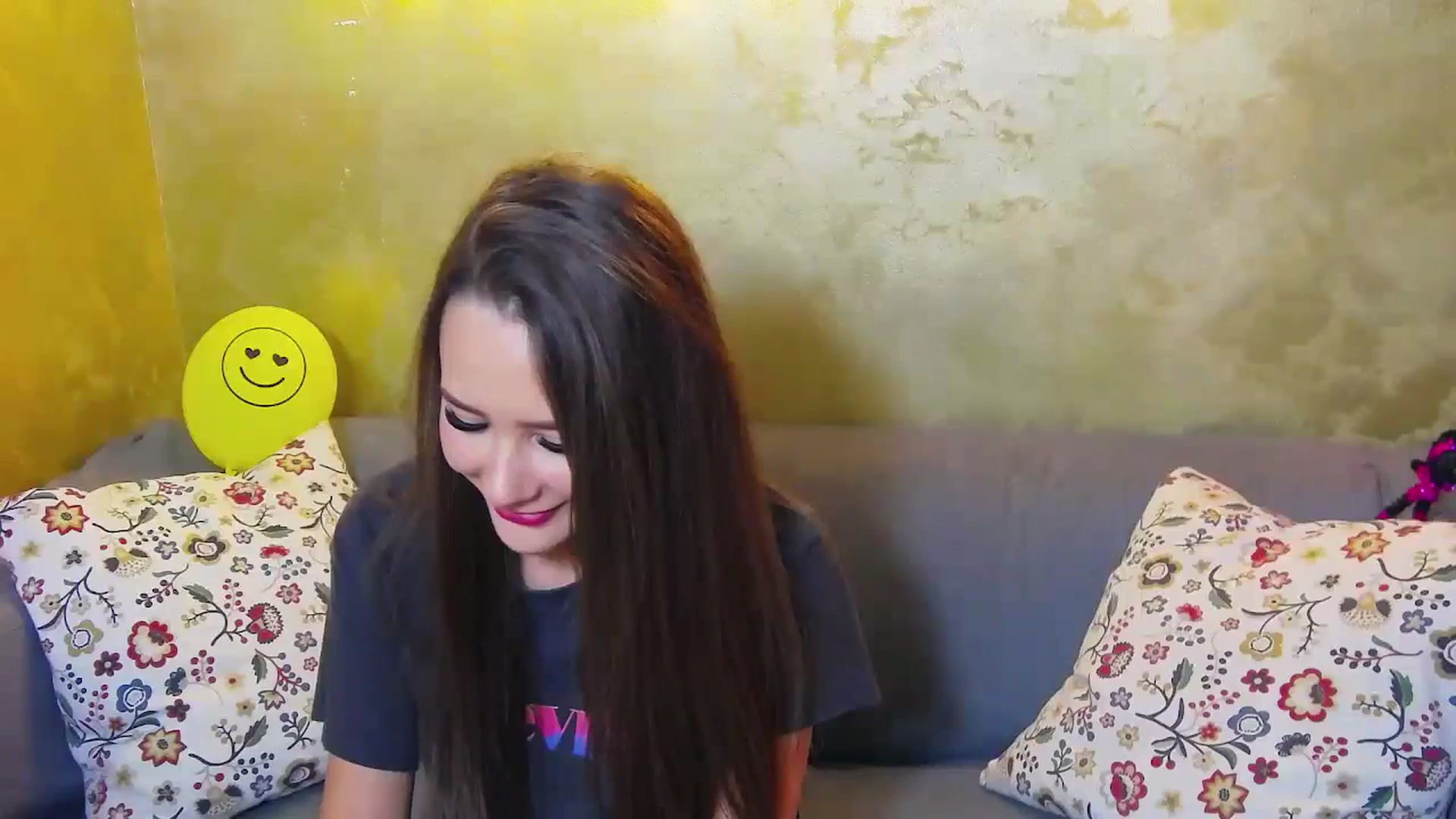 Gallery image thumbnail from Radiance's myfreecams stream on, 04/20/2024, 16:19 image 9 of 20