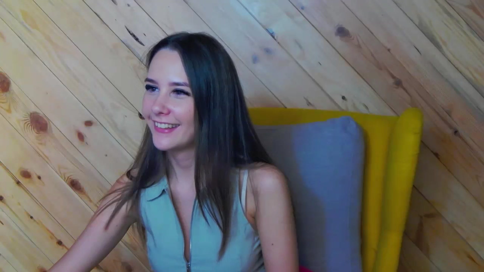 Gallery image thumbnail from Radiance's myfreecams stream on, 04/22/2024, 18:05 image 10 of 20