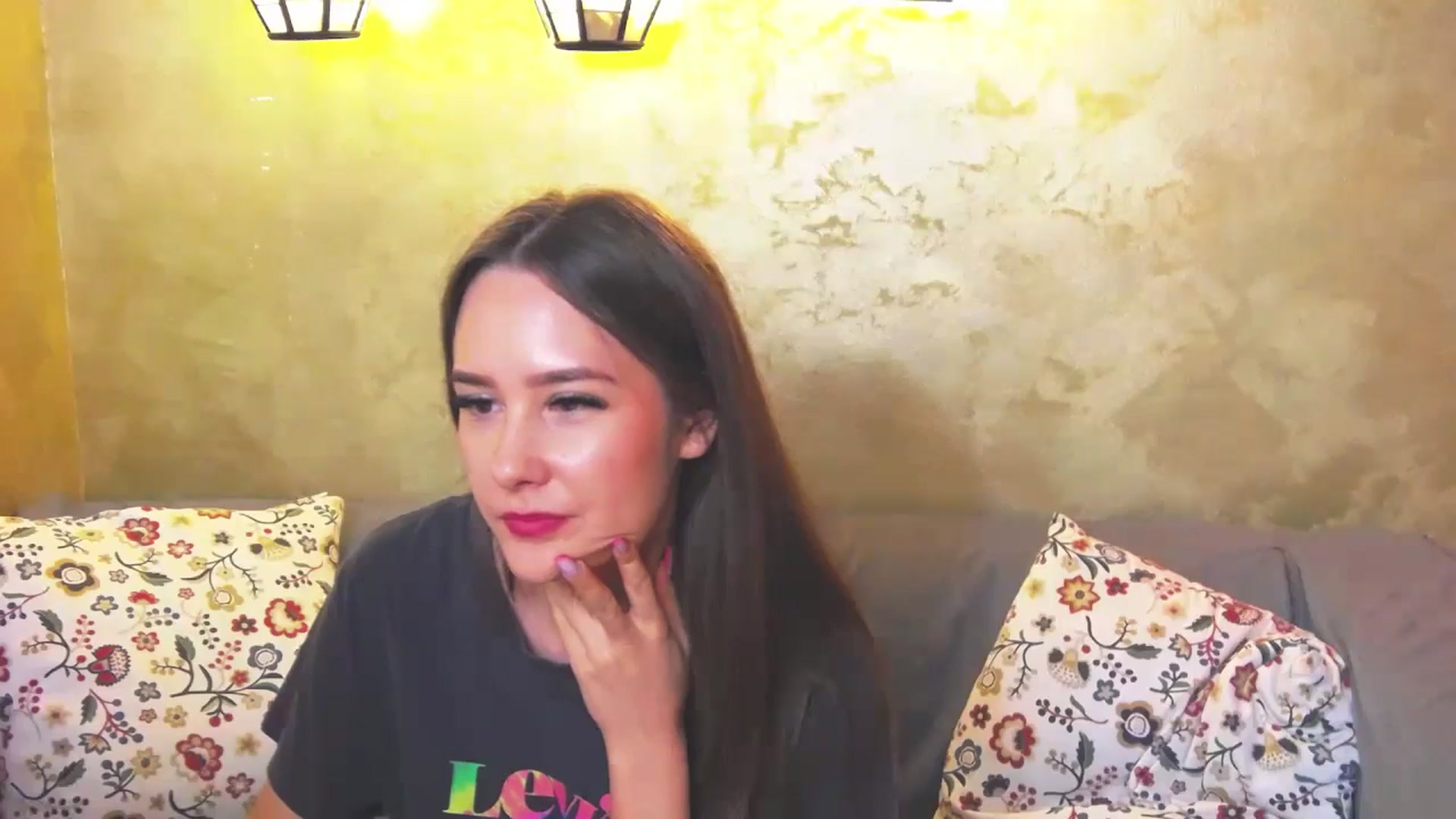 Gallery image thumbnail from Radiance's myfreecams stream on, 04/30/2024, 20:03 image 18 of 20