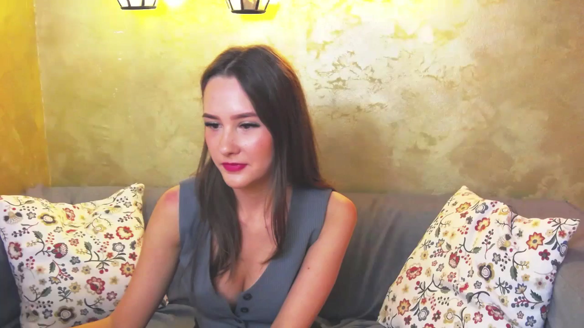 Gallery image thumbnail from Radiance's myfreecams stream on, 05/01/2024, 15:14 image 3 of 20