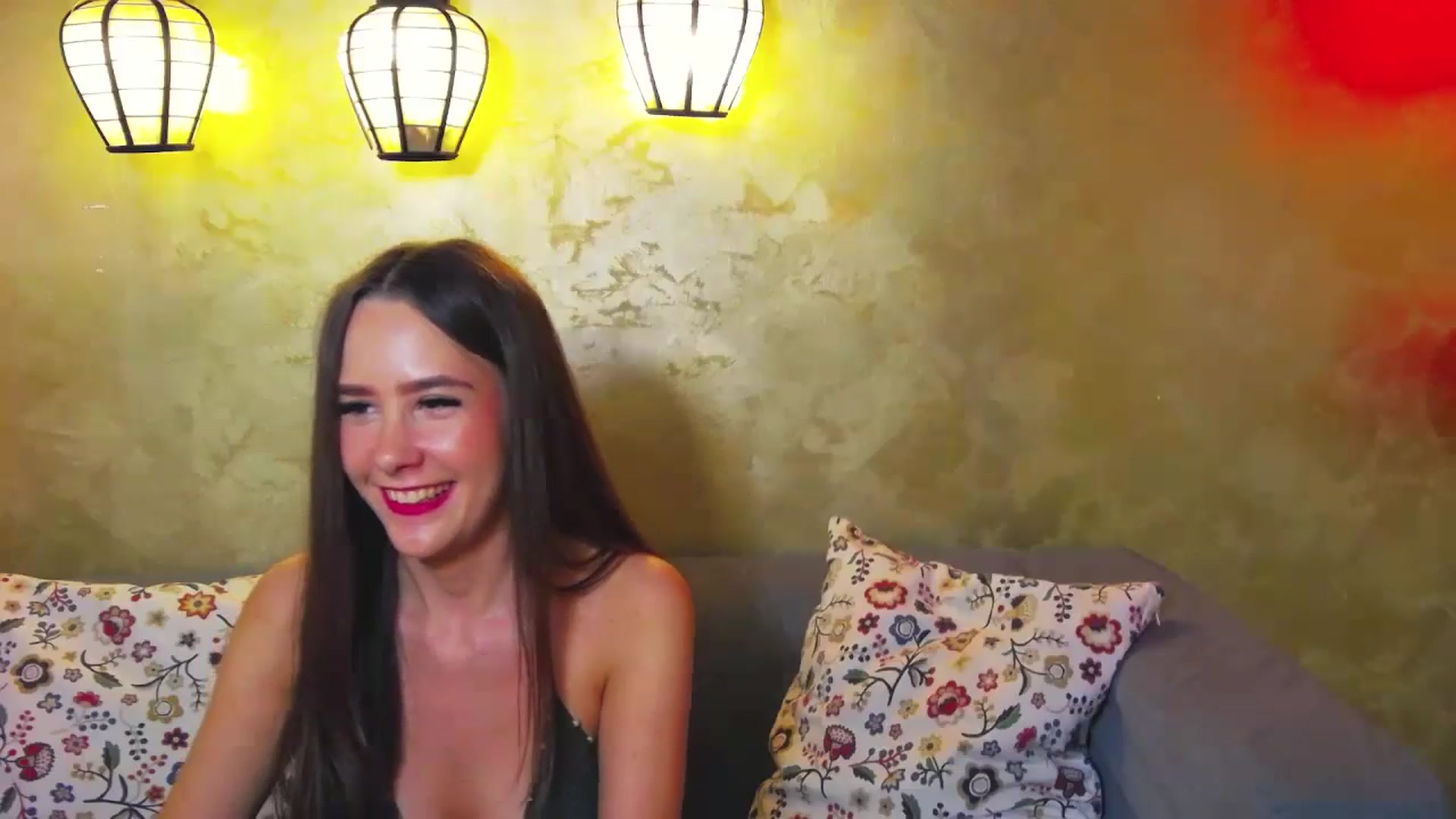 Gallery image thumbnail from Radiance's myfreecams stream on, 05/14/2024, 18:02 image 9 of 20
