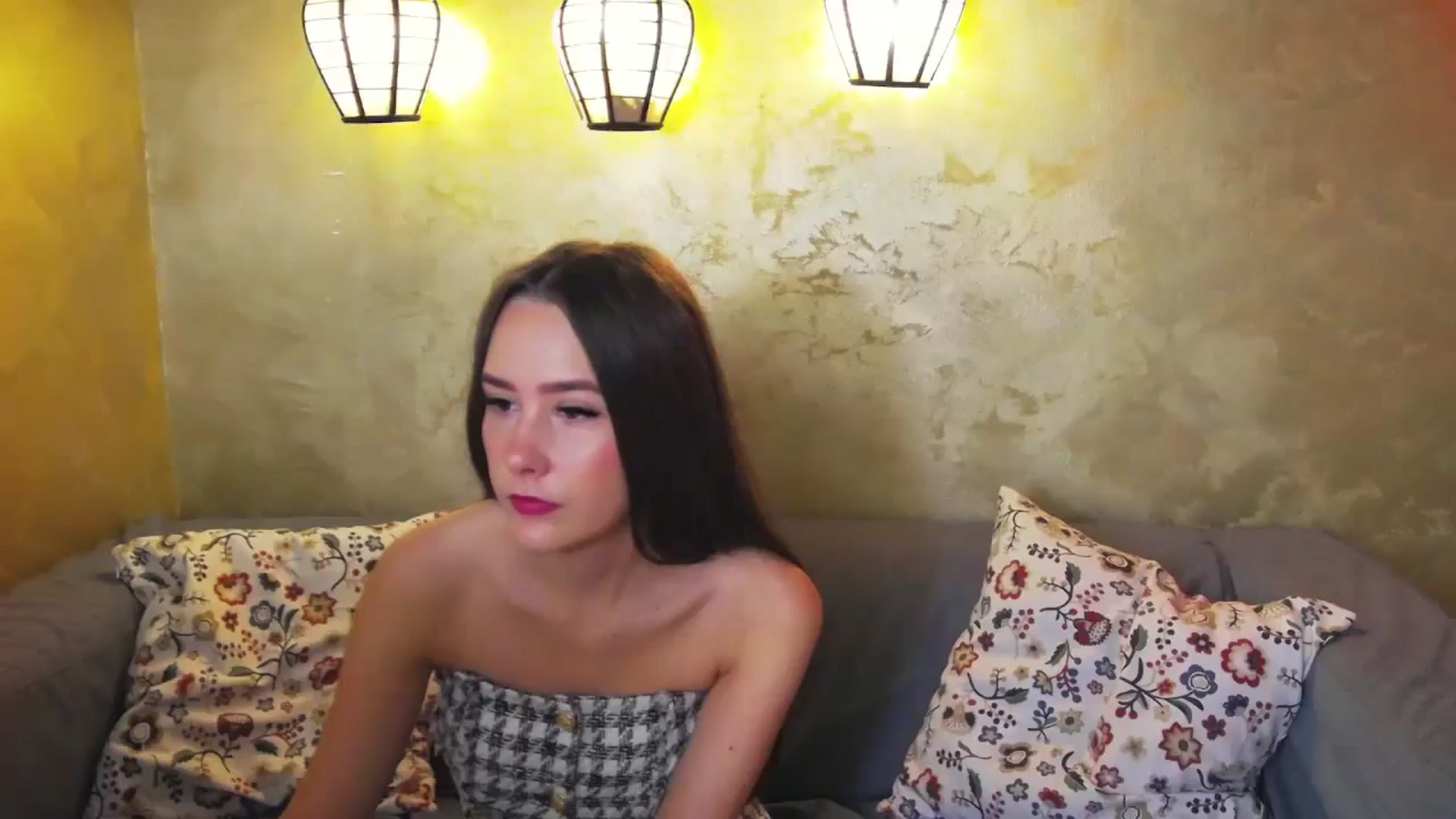 Gallery image thumbnail from Radiance's myfreecams stream on, 05/15/2024, 13:27 image 1 of 20