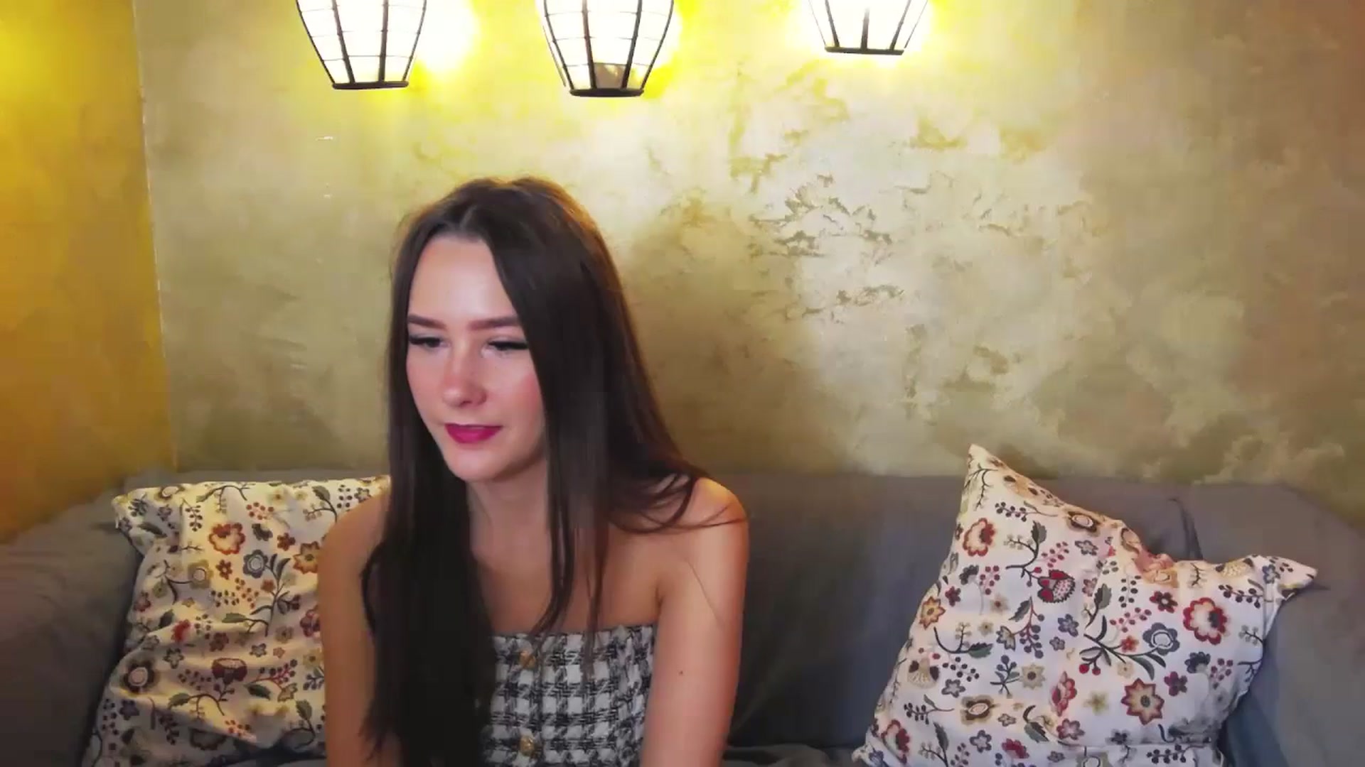 Gallery image thumbnail from Radiance's myfreecams stream on, 05/15/2024, 13:27 image 5 of 20
