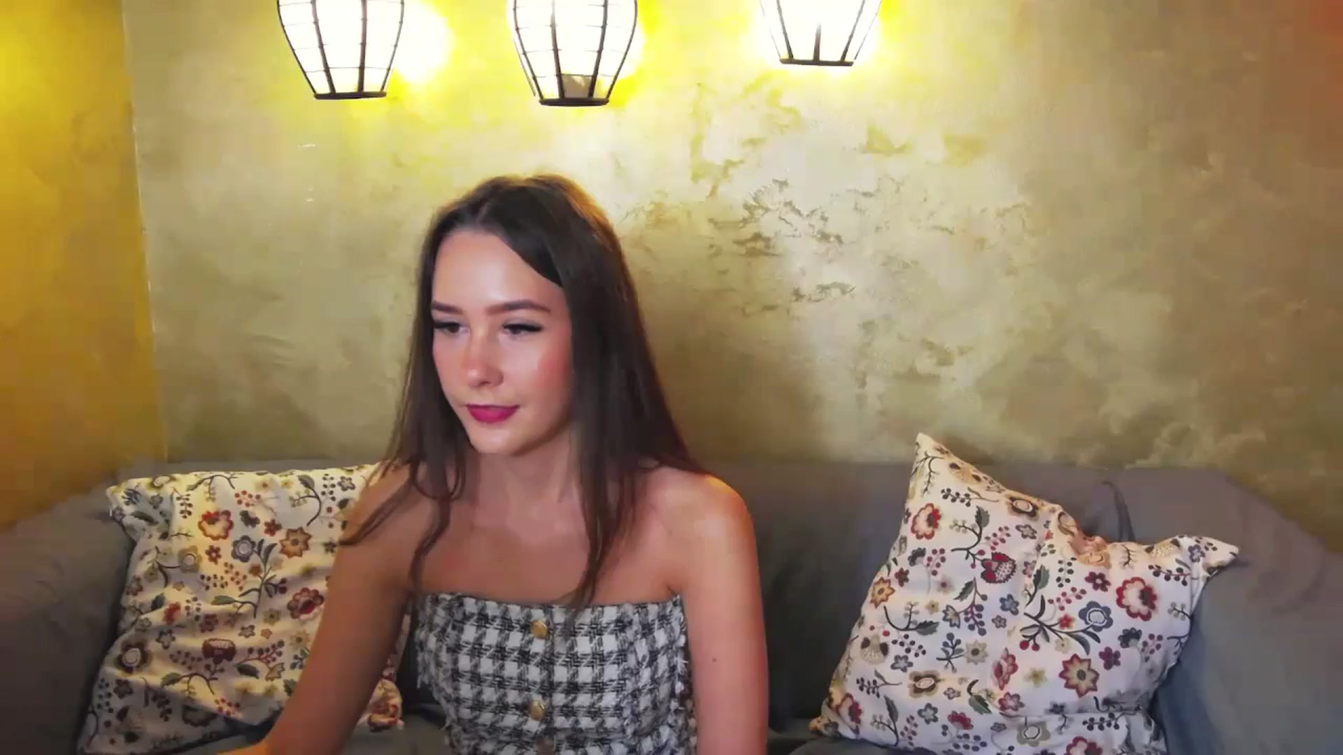 Gallery image thumbnail from Radiance's myfreecams stream on, 05/15/2024, 14:43 image 10 of 20