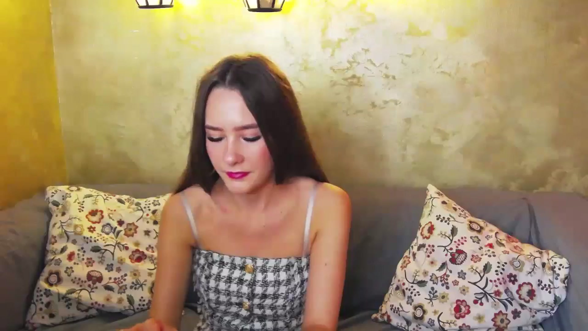 Gallery image thumbnail from Radiance's myfreecams stream on, 05/15/2024, 19:33 image 12 of 20
