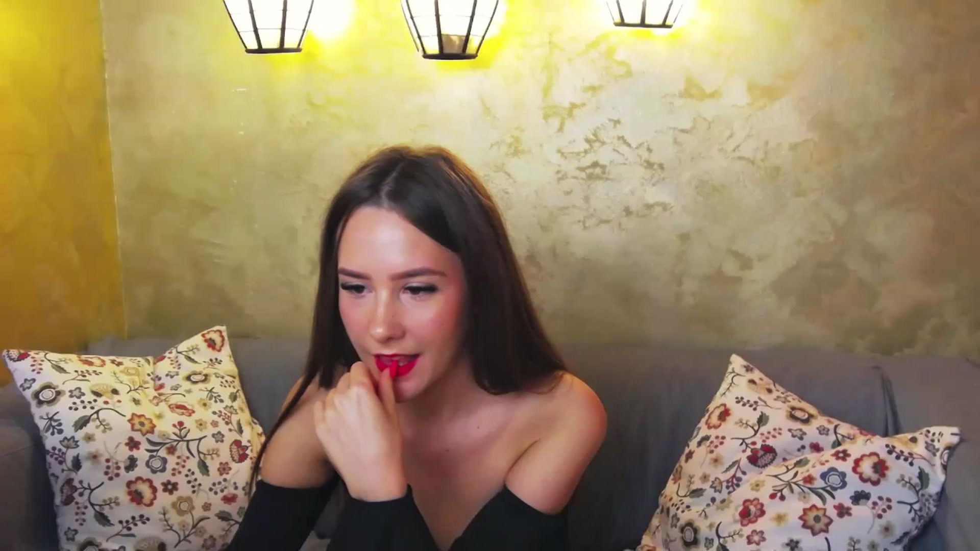 Gallery image thumbnail from Radiance's myfreecams stream on, 05/16/2024, 18:08 image 16 of 20