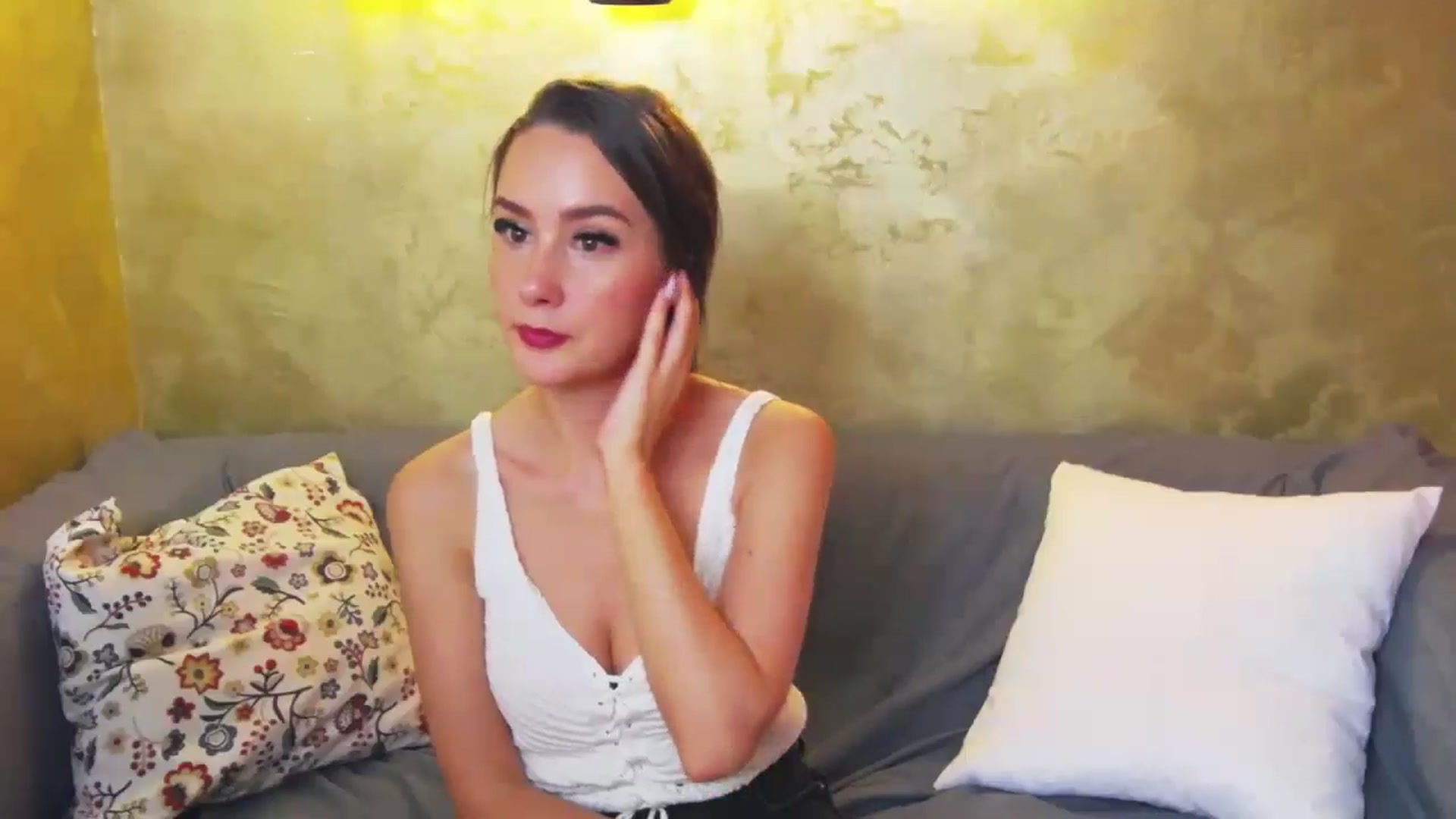 Gallery image thumbnail from Radiance's myfreecams stream on, 06/04/2024, 19:43 image 6 of 20