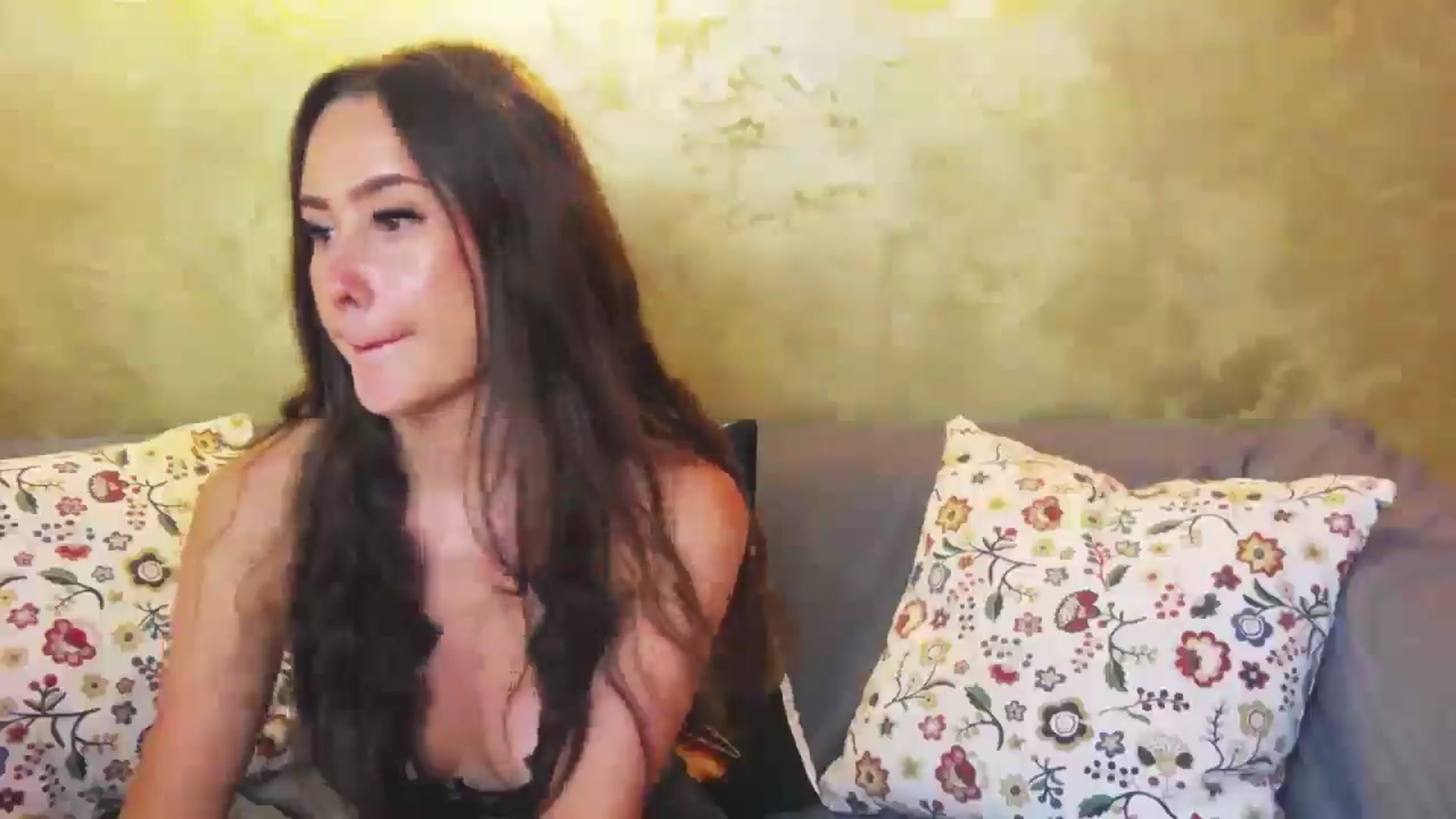 Gallery image thumbnail from Radiance's myfreecams stream on, 06/07/2024, 19:57 image 14 of 20