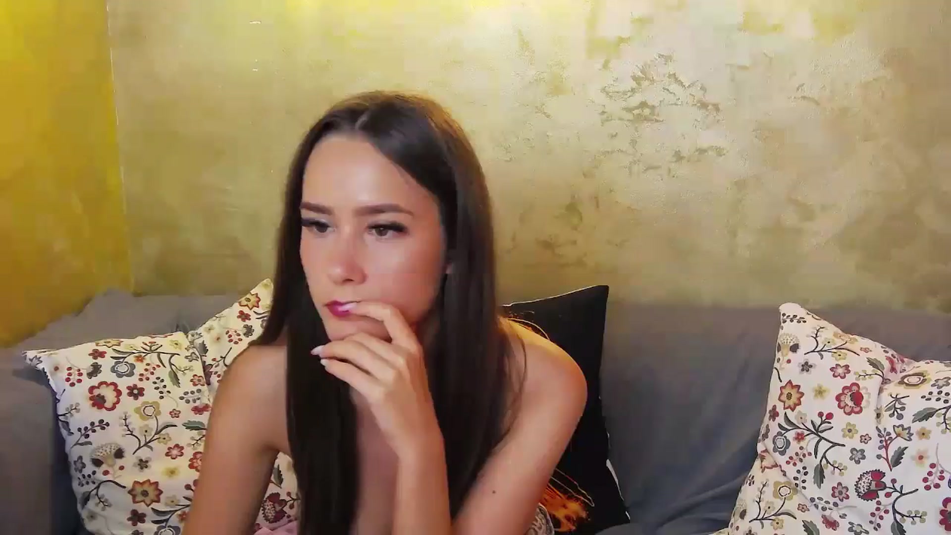 Gallery image thumbnail from Radiance's myfreecams stream on, 06/10/2024, 19:20 image 14 of 20