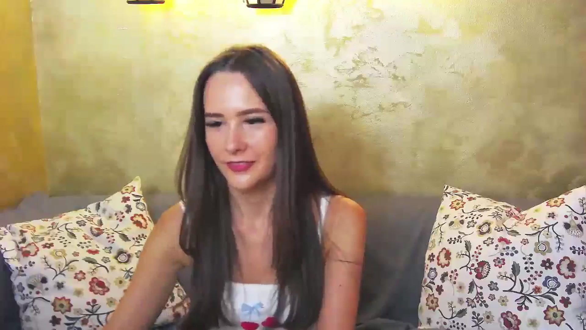 Gallery image thumbnail from Radiance's myfreecams stream on, 06/14/2024, 14:40 image 7 of 20