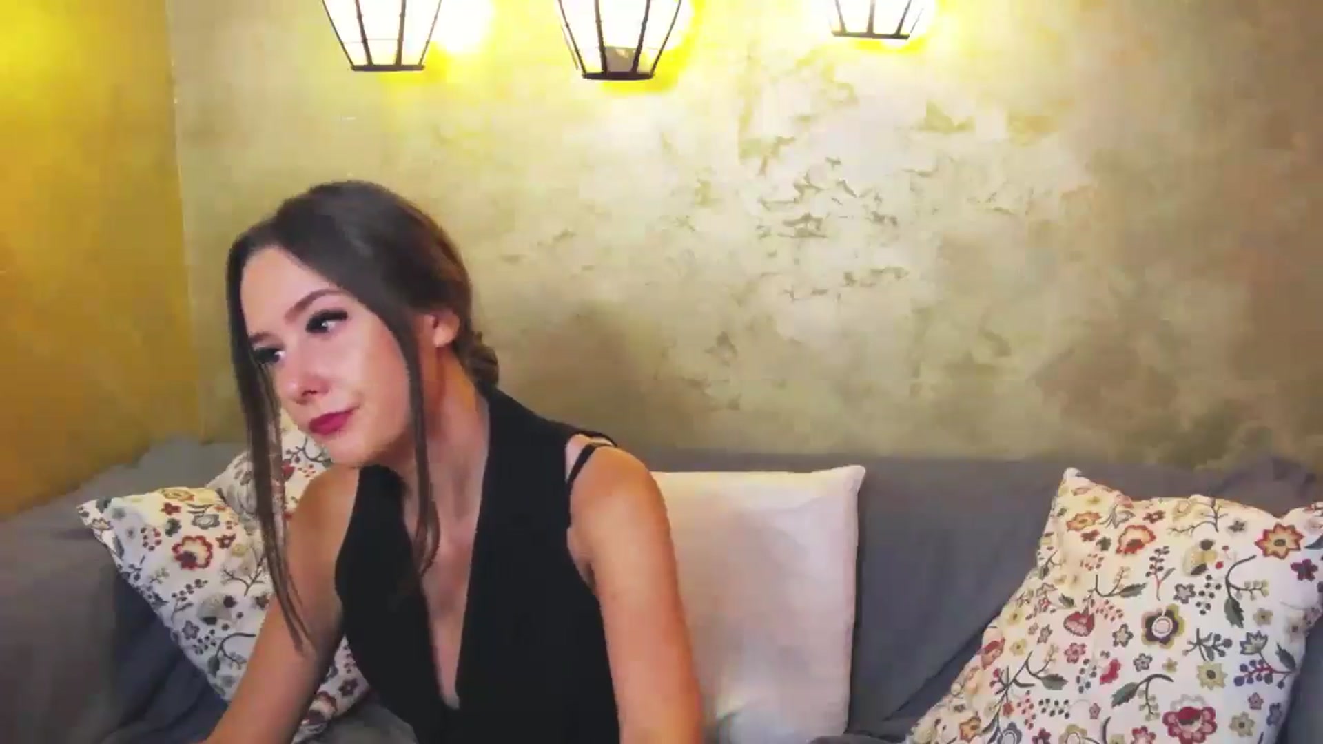 Gallery image thumbnail from Radiance's myfreecams stream on, 06/19/2024, 14:00 image 6 of 20