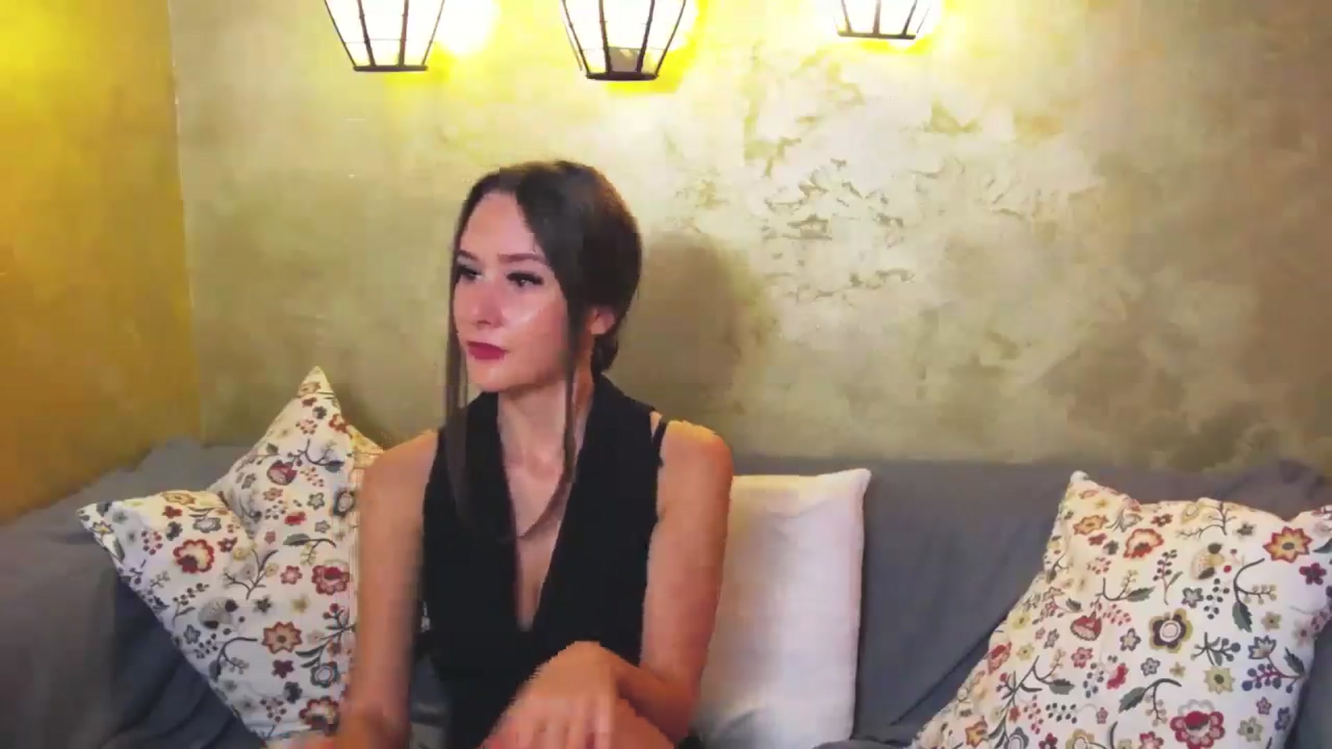 Gallery image thumbnail from Radiance's myfreecams stream on, 06/19/2024, 14:00 image 8 of 20