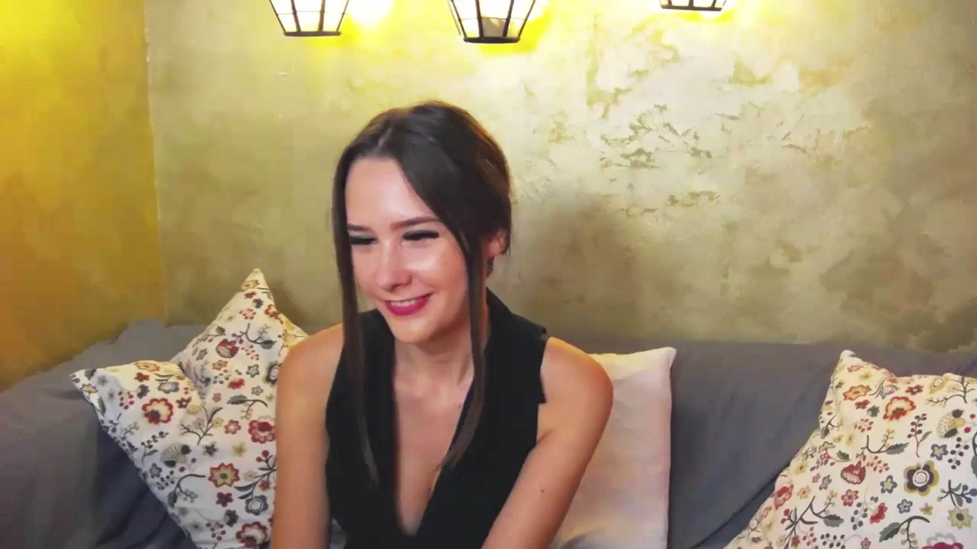 Gallery image thumbnail from Radiance's myfreecams stream on, 06/19/2024, 17:17 image 5 of 20