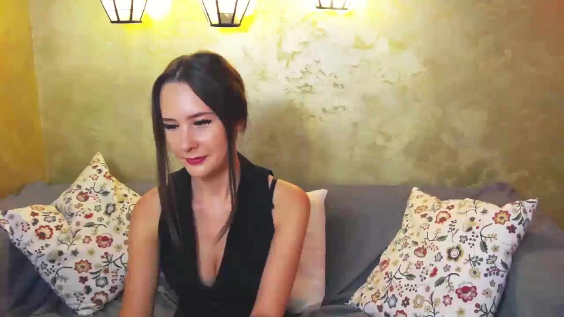 Gallery image thumbnail from Radiance's myfreecams stream on, 06/19/2024, 17:17 image 8 of 20