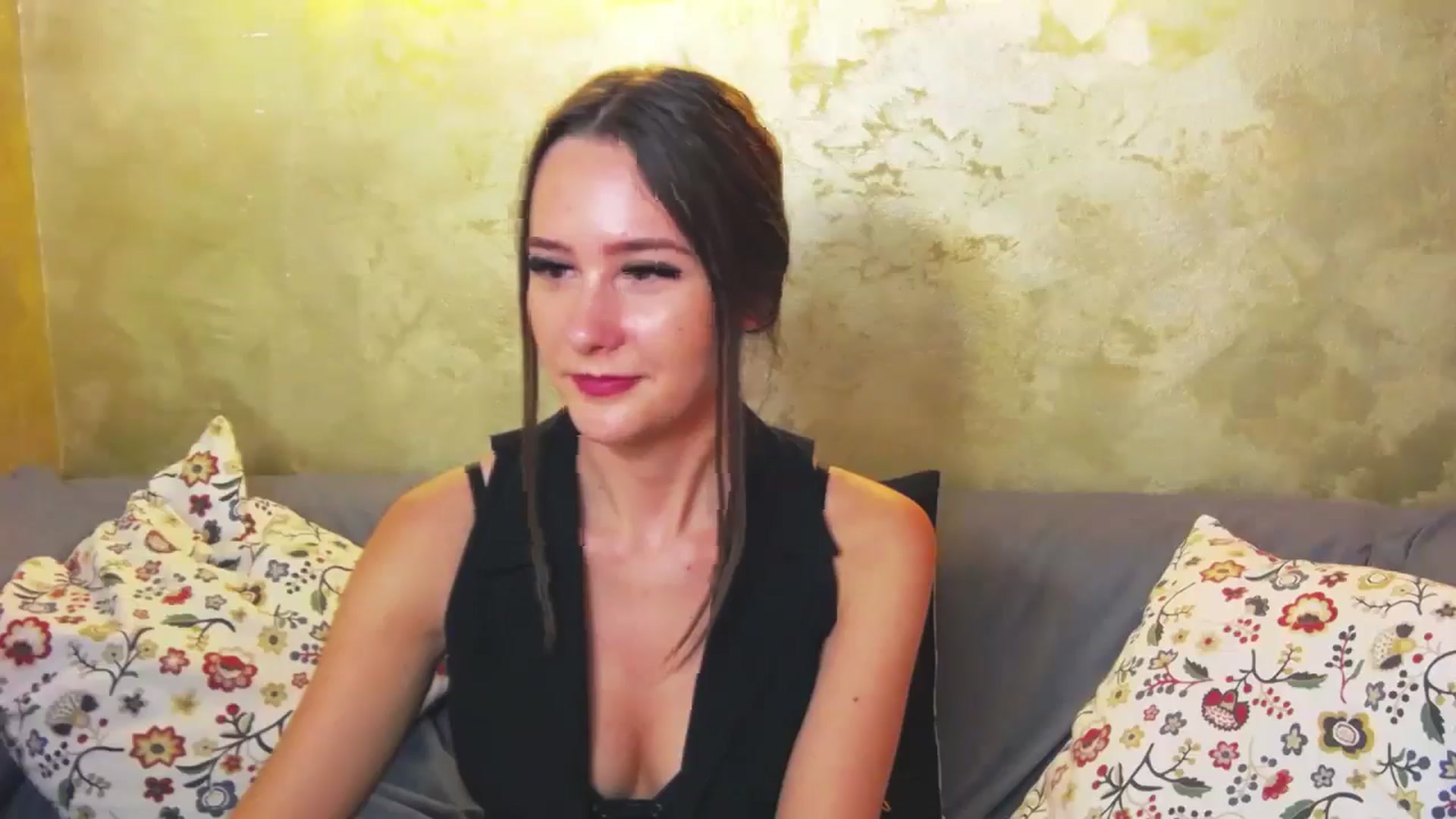 Gallery image thumbnail from Radiance's myfreecams stream on, 06/19/2024, 20:58 image 8 of 20