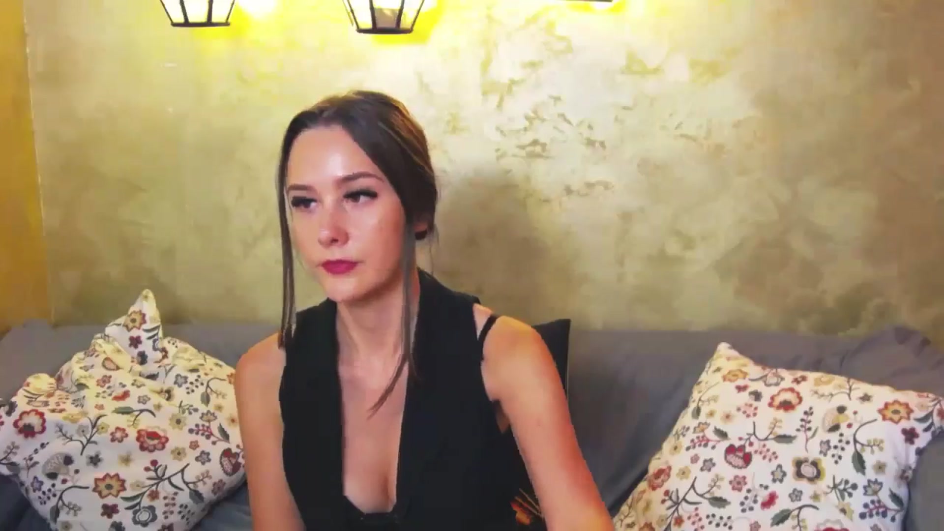 Gallery image thumbnail from Radiance's myfreecams stream on, 06/19/2024, 20:58 image 15 of 20