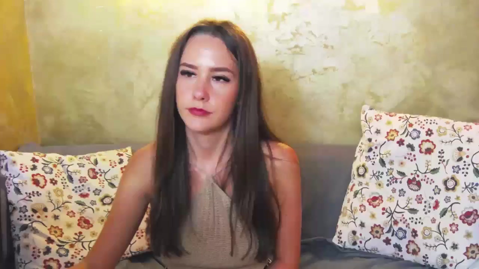 Gallery image thumbnail from Radiance's myfreecams stream on, 06/24/2024, 18:31 image 1 of 20