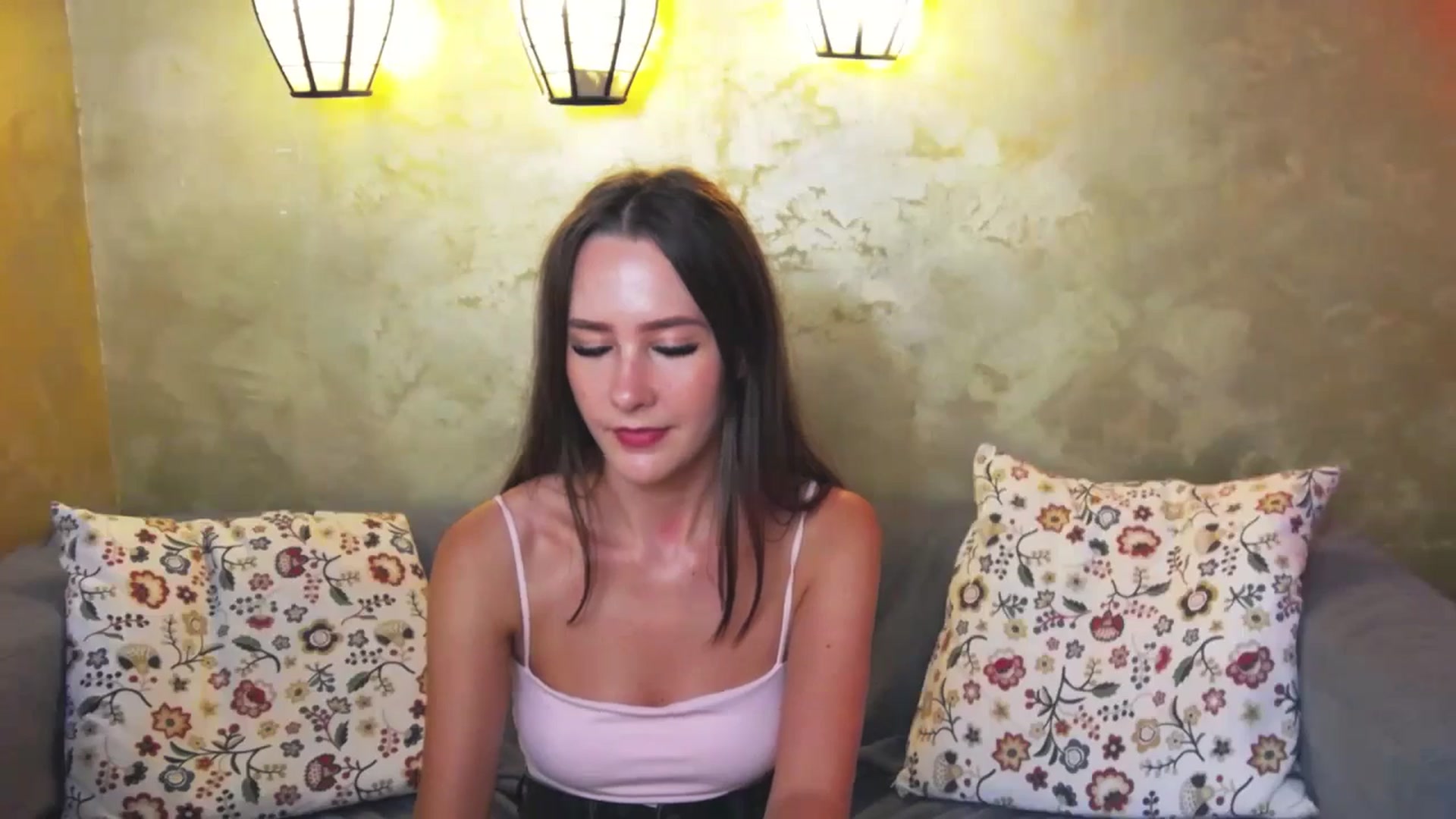 Gallery image thumbnail from Radiance's myfreecams stream on, 06/25/2024, 17:43 image 15 of 20