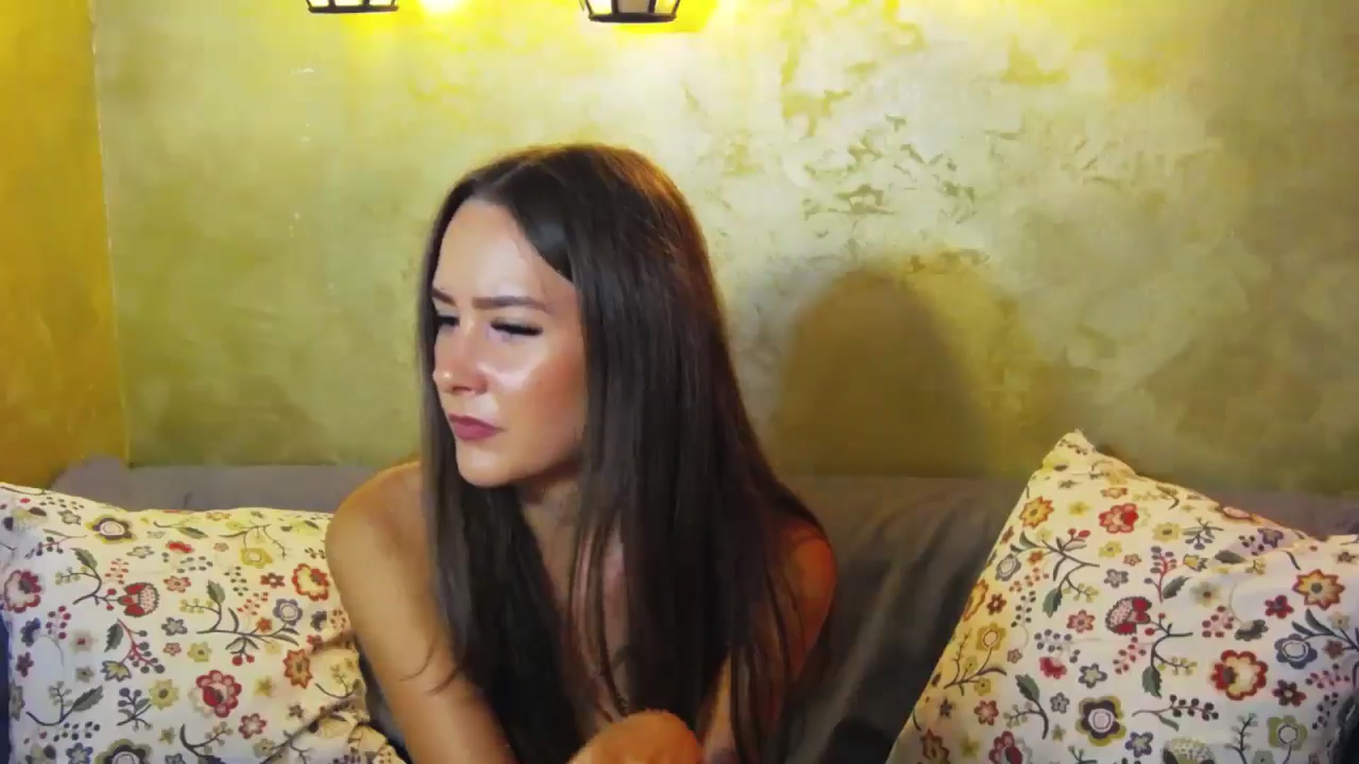 Gallery image thumbnail from Radiance's myfreecams stream on, 07/10/2024, 13:45 image 14 of 20
