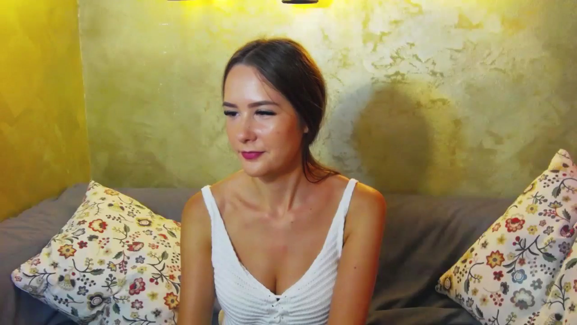 Gallery image thumbnail from Radiance's myfreecams stream on, 07/15/2024, 15:07 image 4 of 20