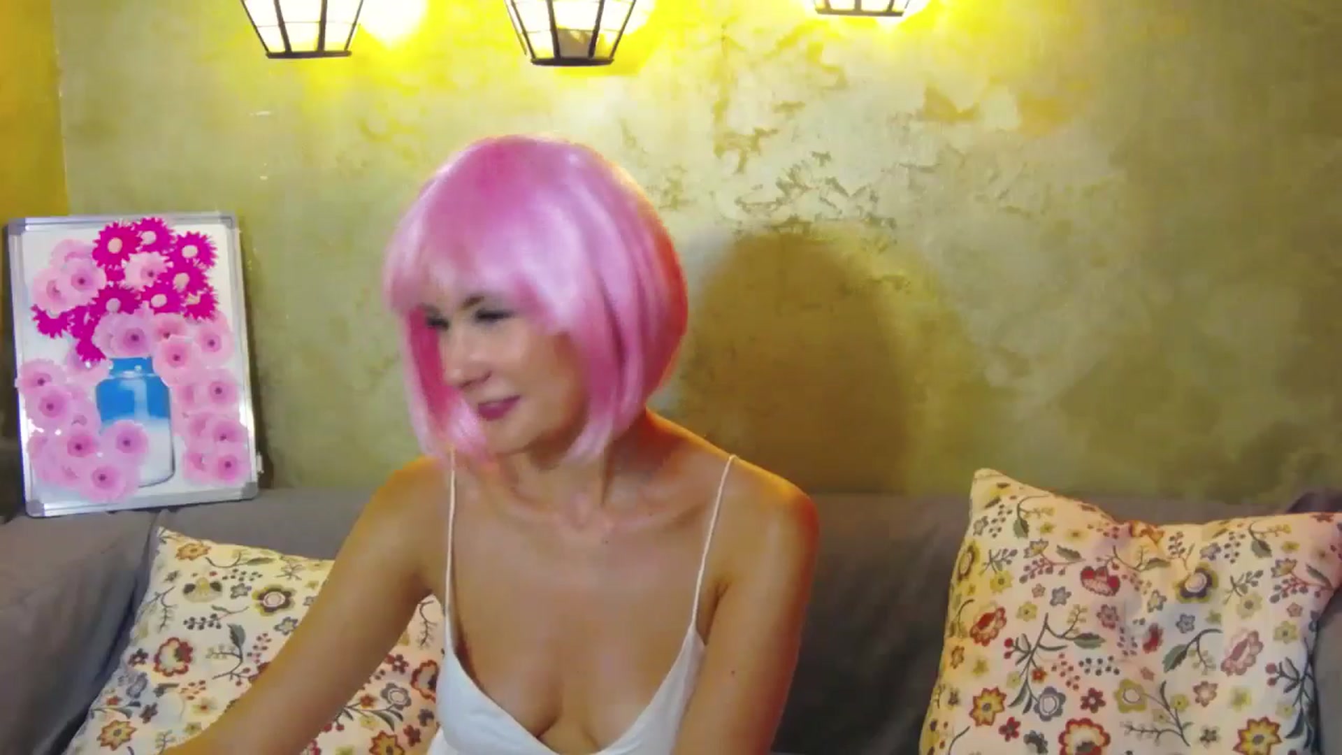 Gallery image thumbnail from Radiance's myfreecams stream on, 07/16/2024, 19:30 image 6 of 20