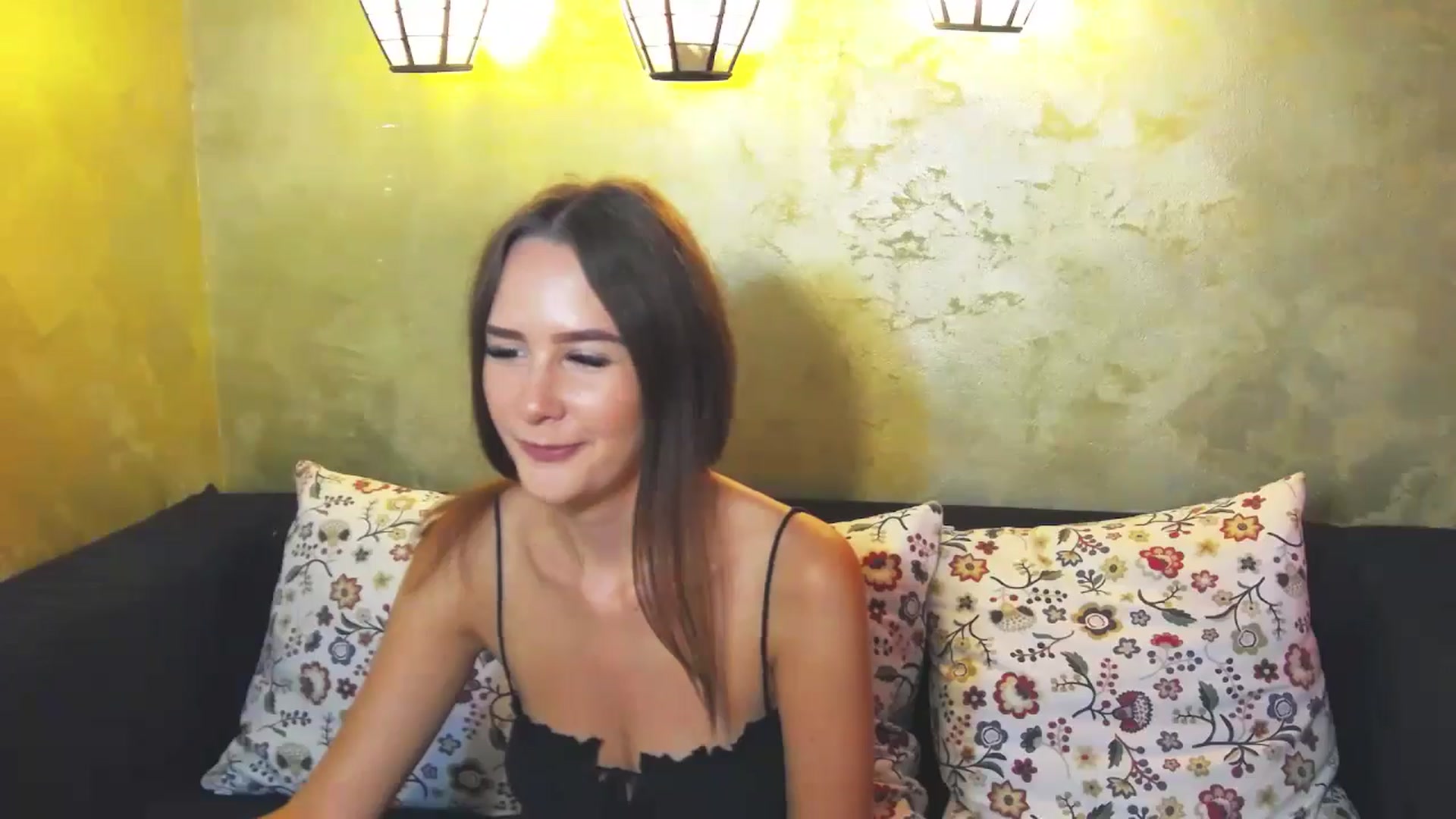 Gallery image thumbnail from Radiance's myfreecams stream on, 07/23/2024, 13:11 image 12 of 20