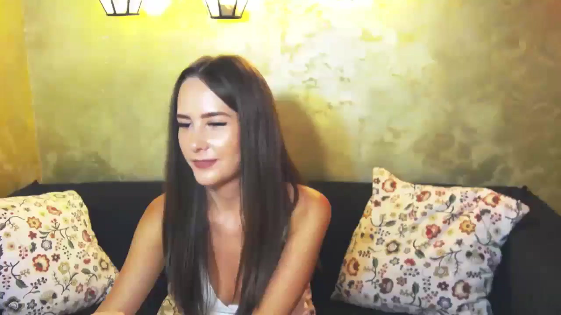 Gallery image thumbnail from Radiance's myfreecams stream on, 07/25/2024, 19:09 image 14 of 20