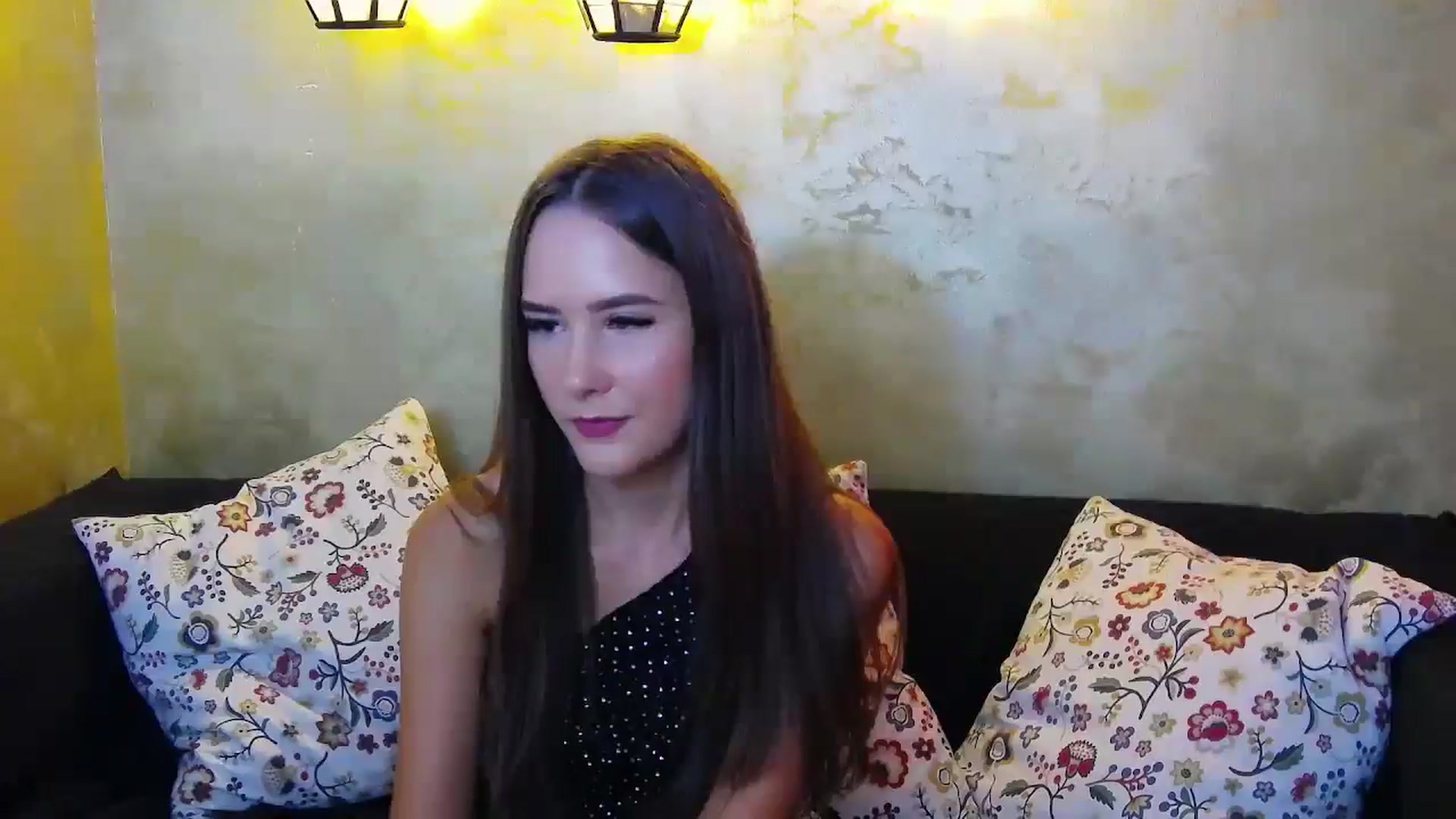 Gallery image thumbnail from Radiance's myfreecams stream on, 08/07/2024, 14:46 image 4 of 20